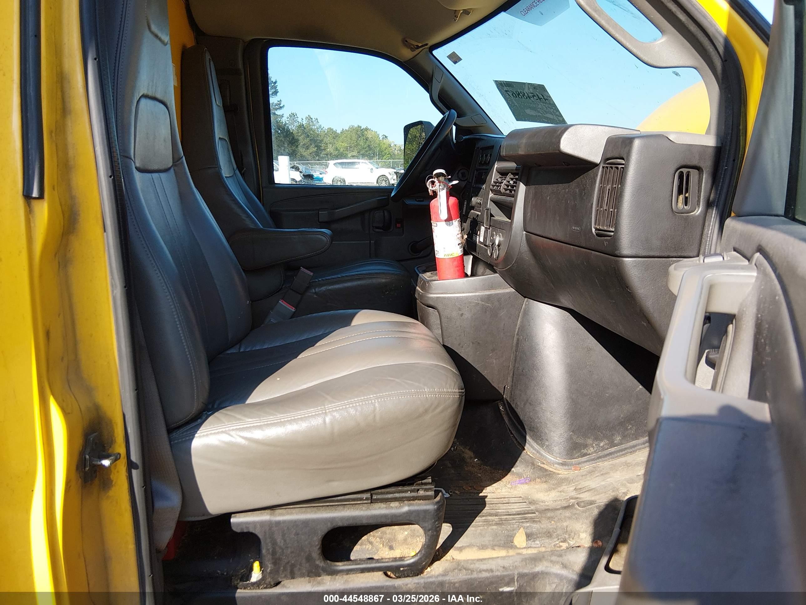 GMC SAVANA image 8