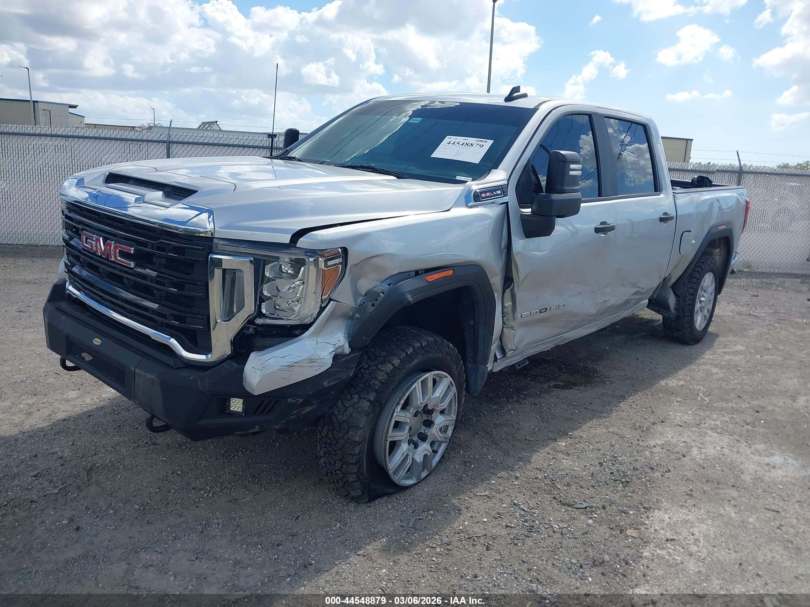 GMC SIERRA image 2