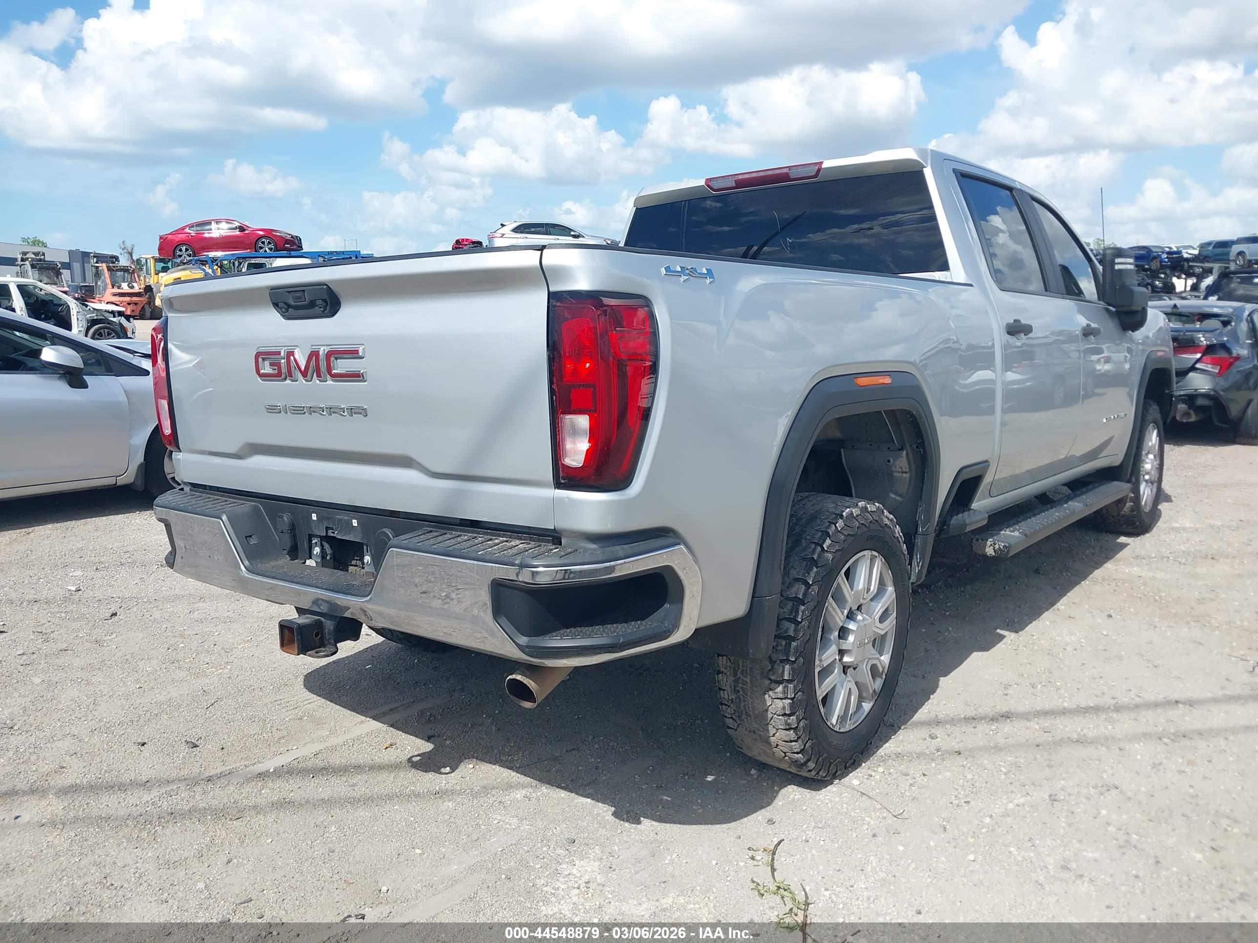 GMC SIERRA image 4