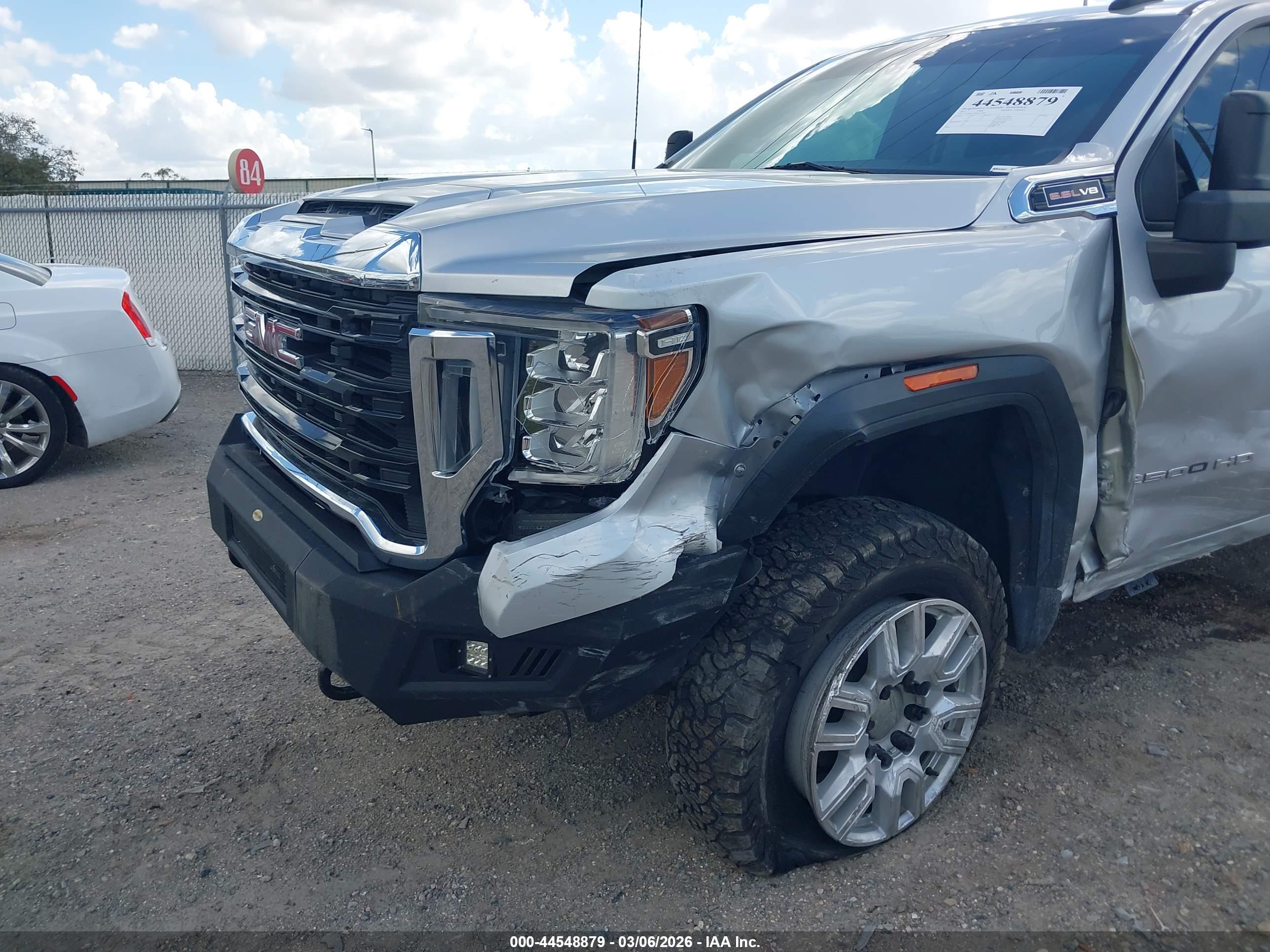 GMC SIERRA image 6