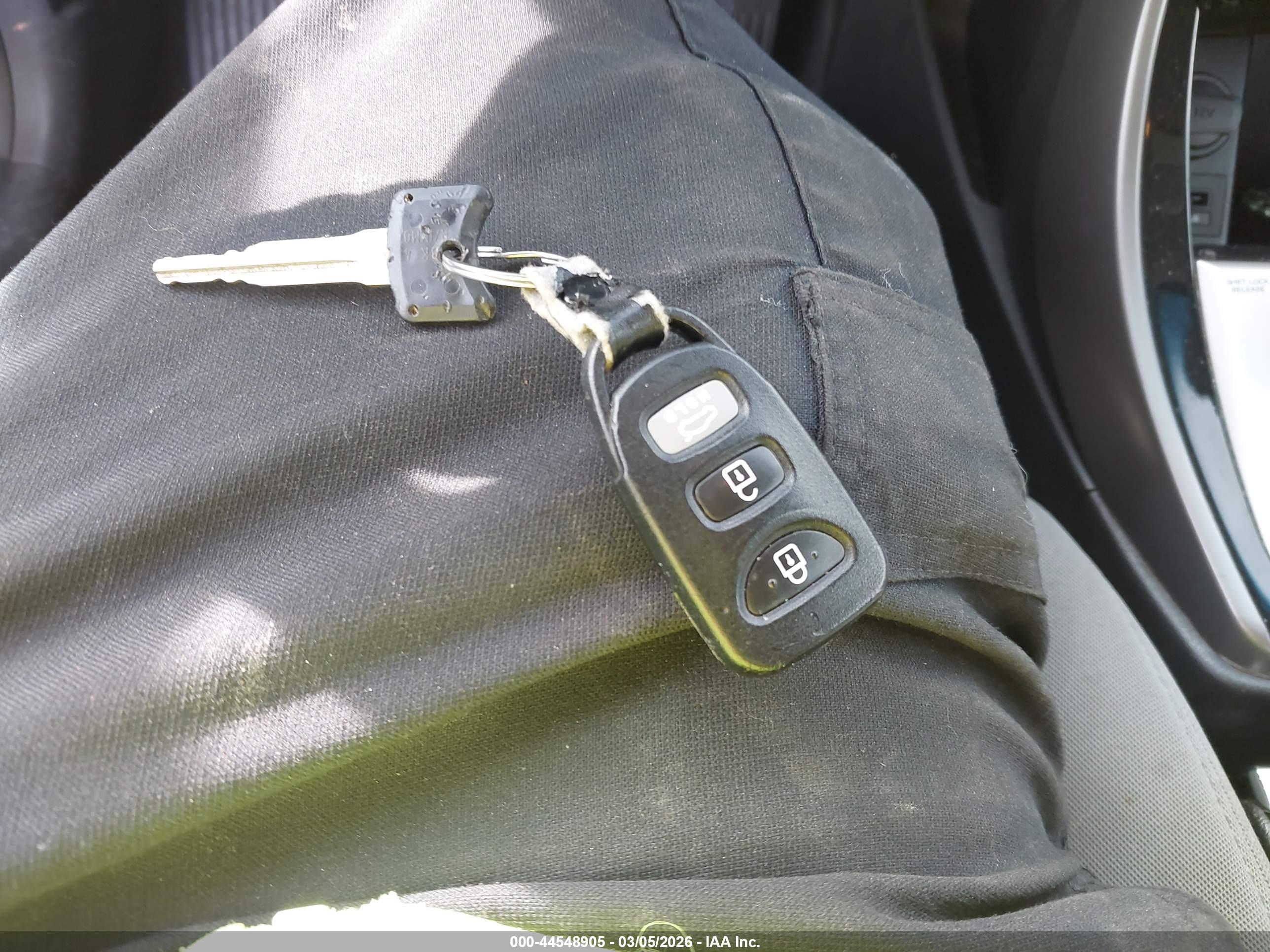 HYUNDAI ELANTRA image 11