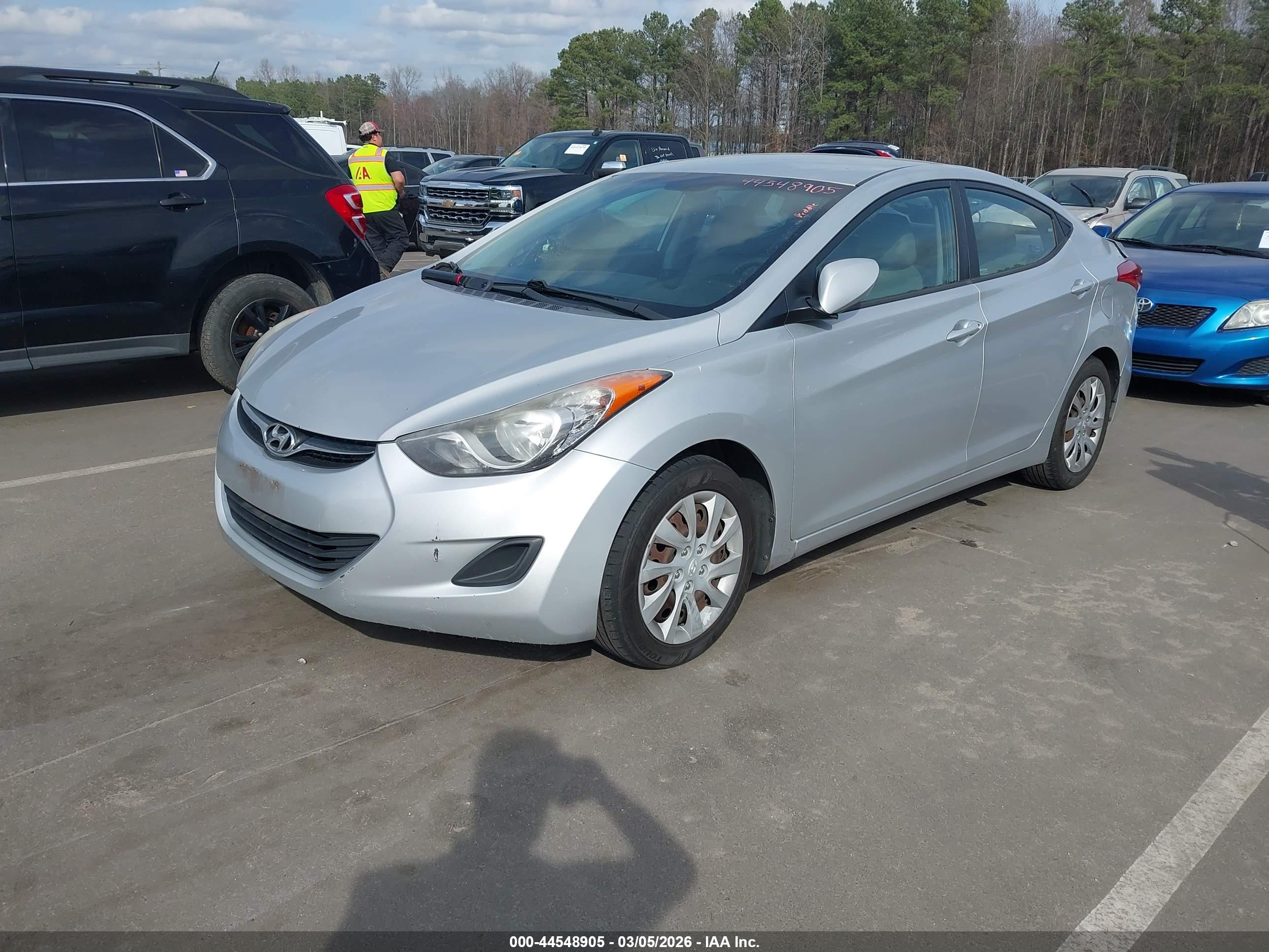 HYUNDAI ELANTRA image 2