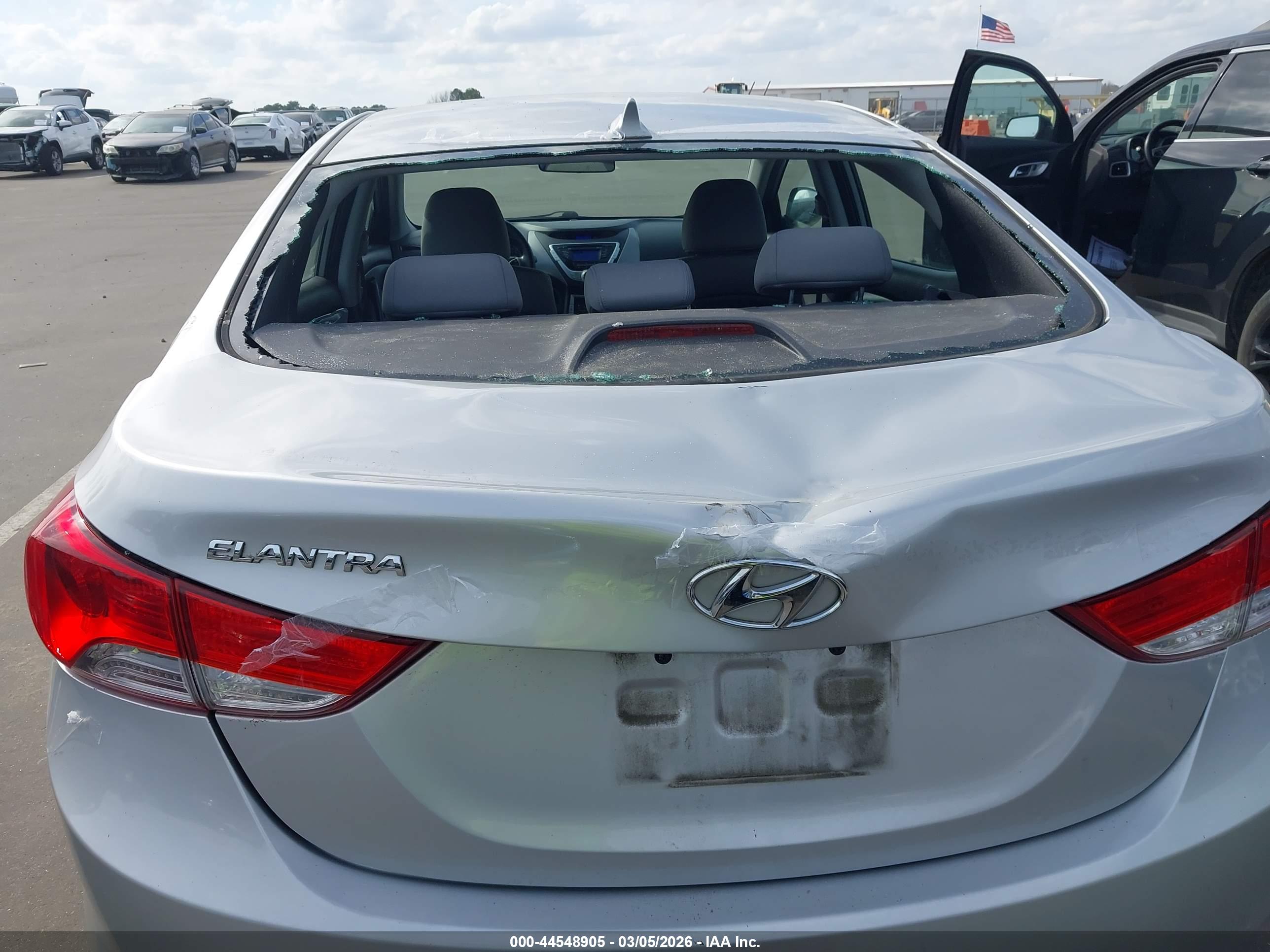 HYUNDAI ELANTRA image 6