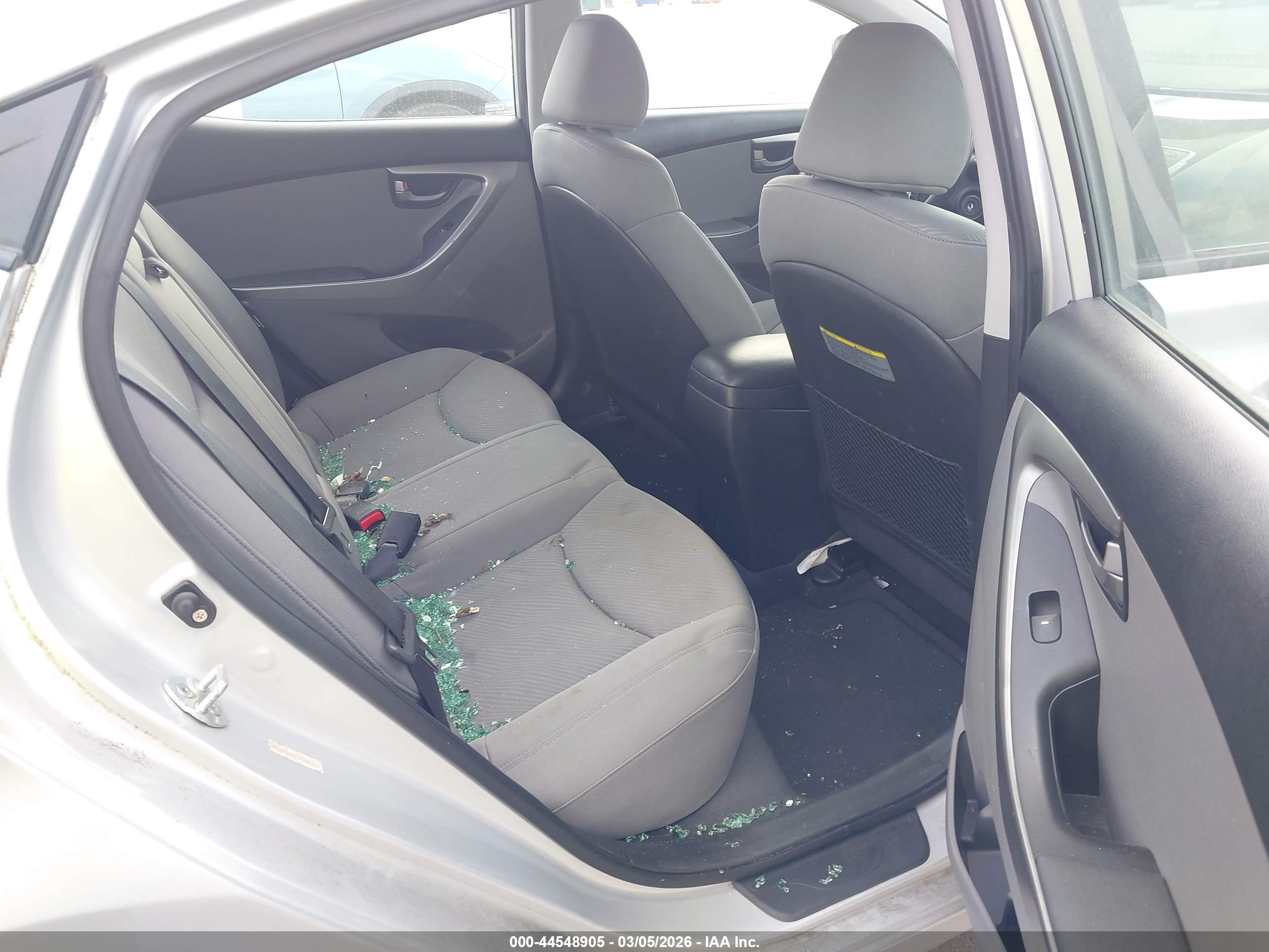 HYUNDAI ELANTRA image 8