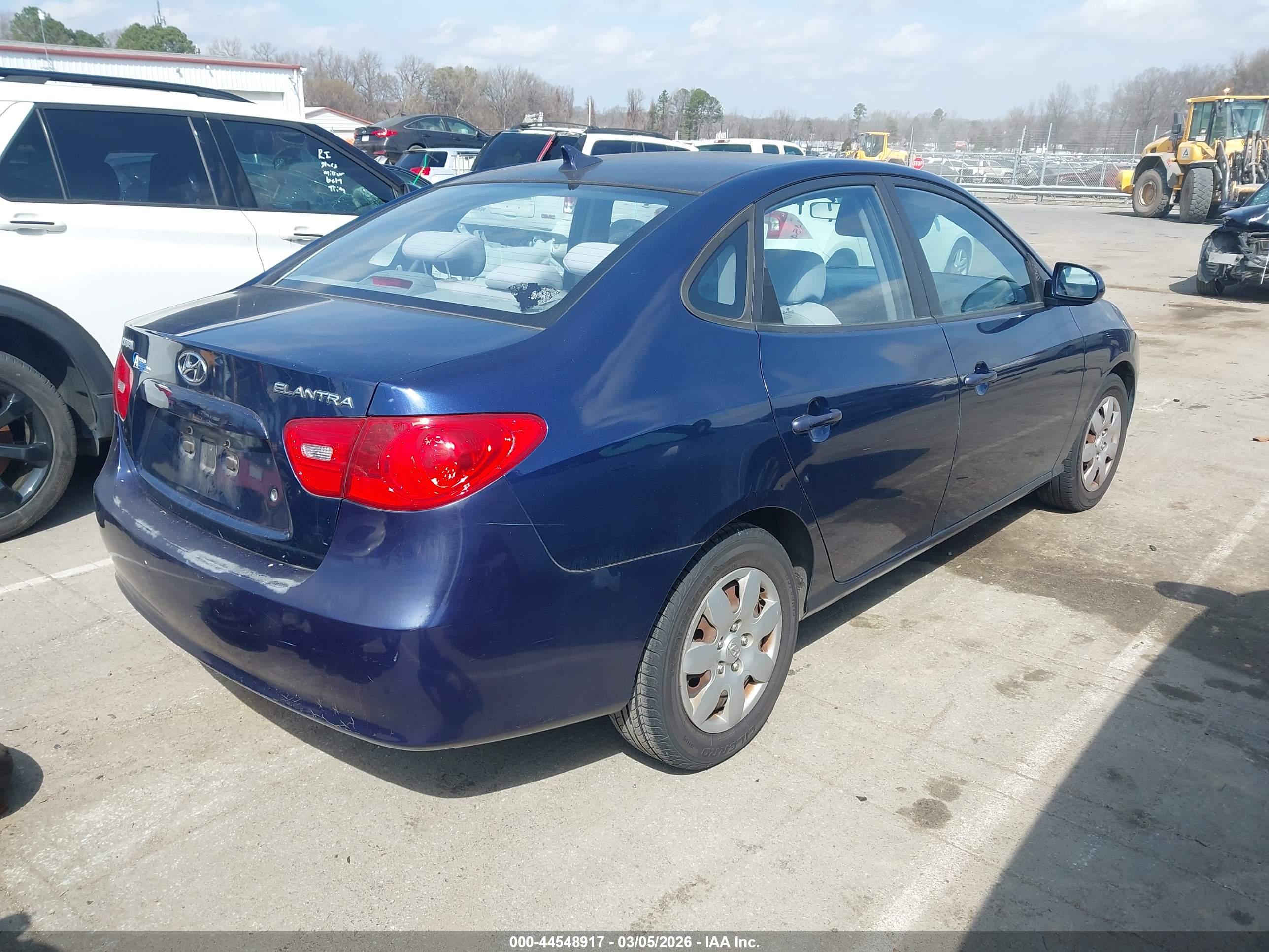 HYUNDAI ELANTRA image 4