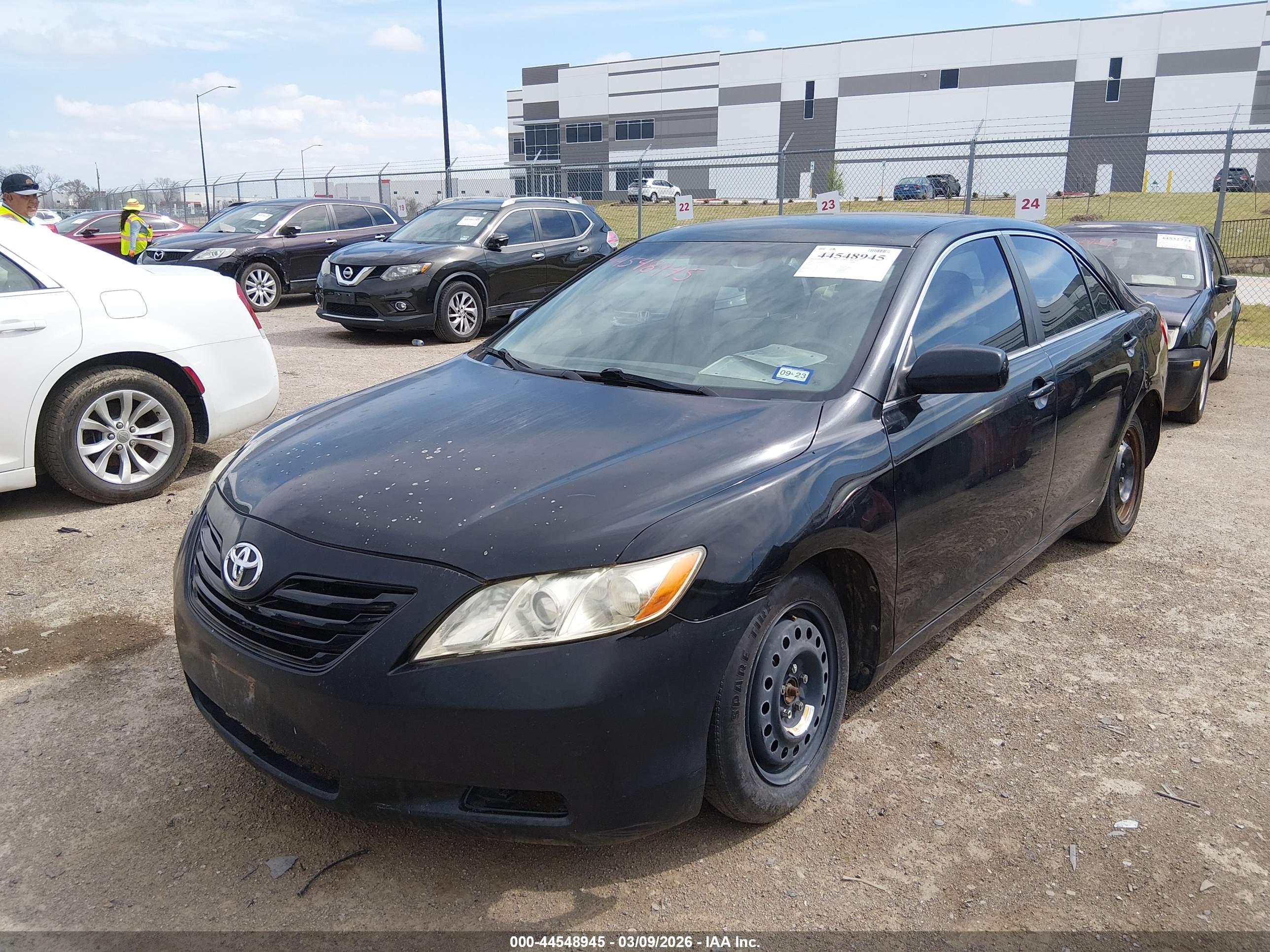 TOYOTA CAMRY image 2