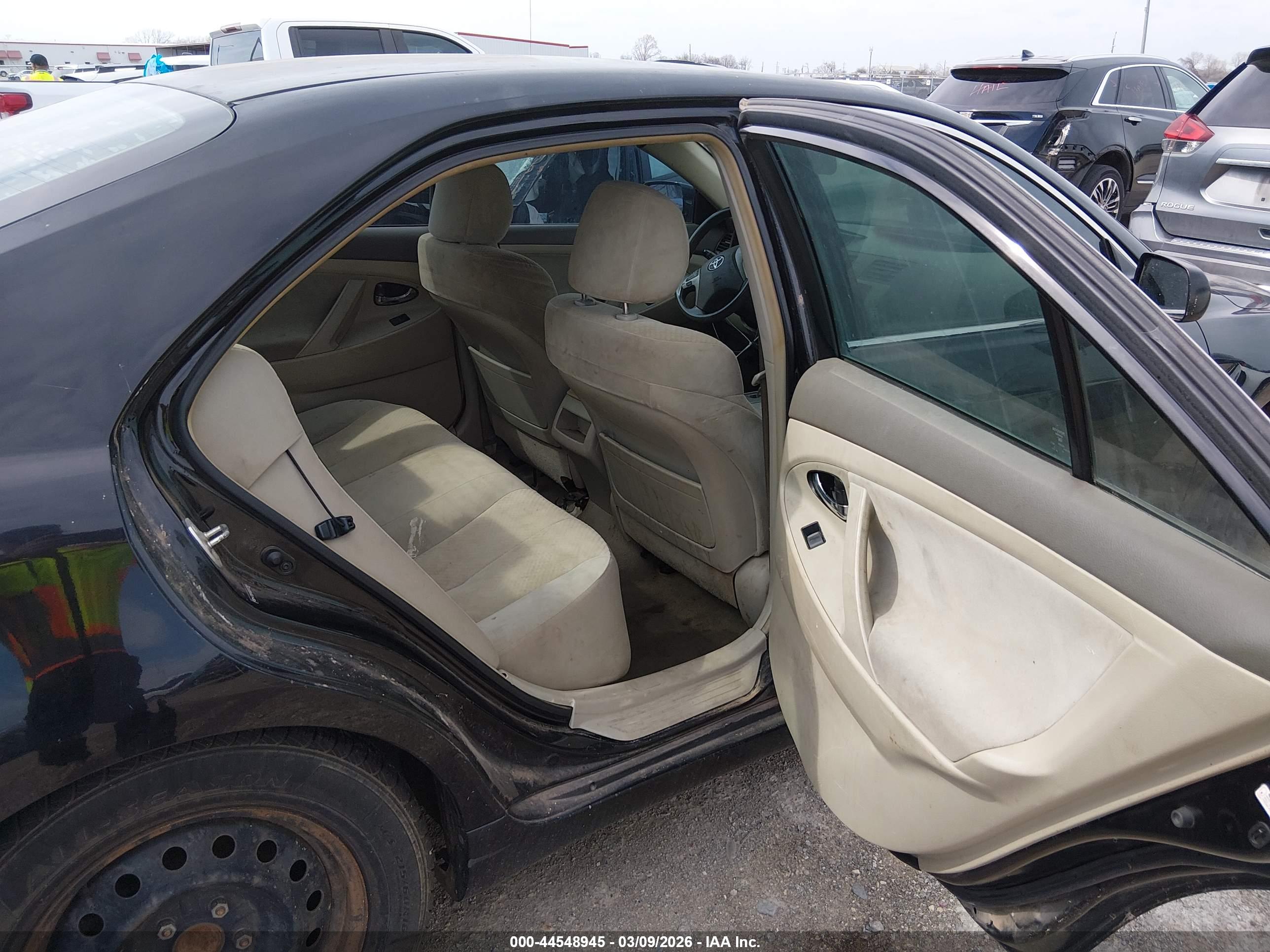 TOYOTA CAMRY image 8