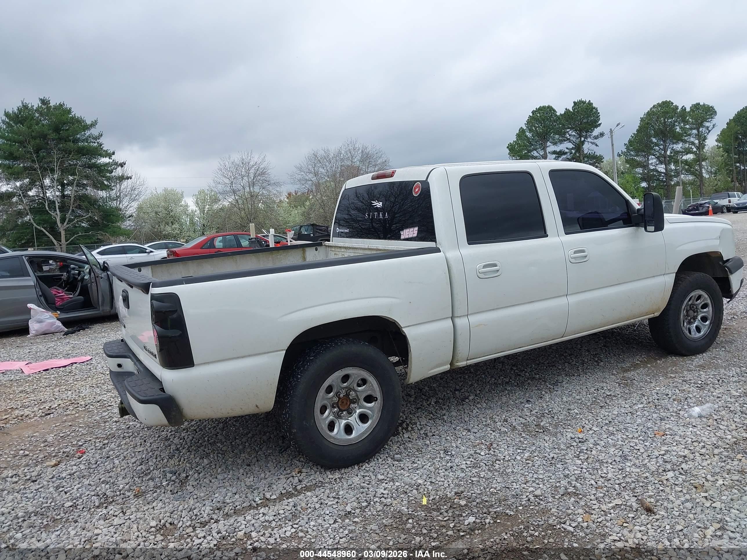 CHEVROLET SILVERADO image 4