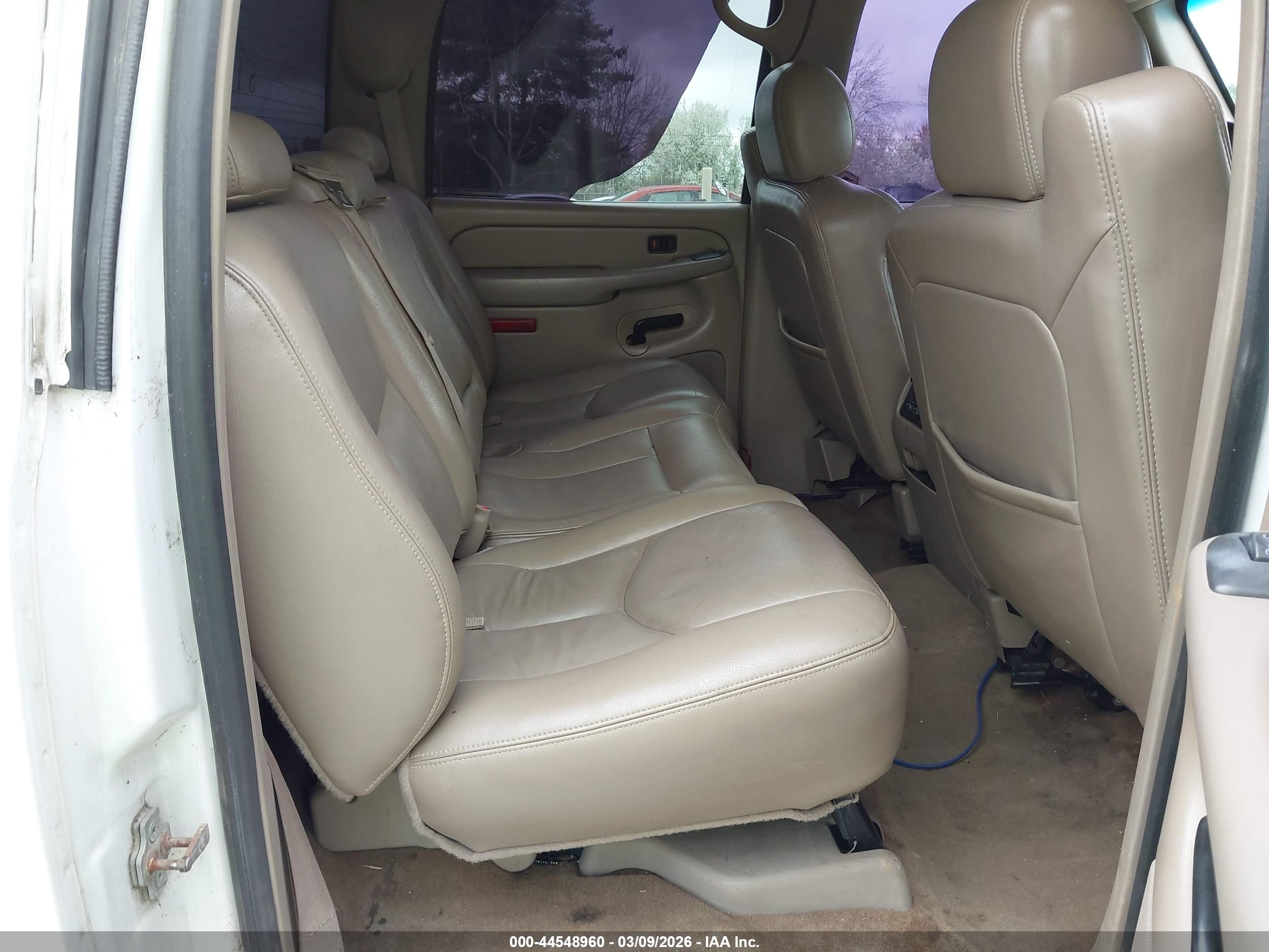 CHEVROLET SILVERADO image 8