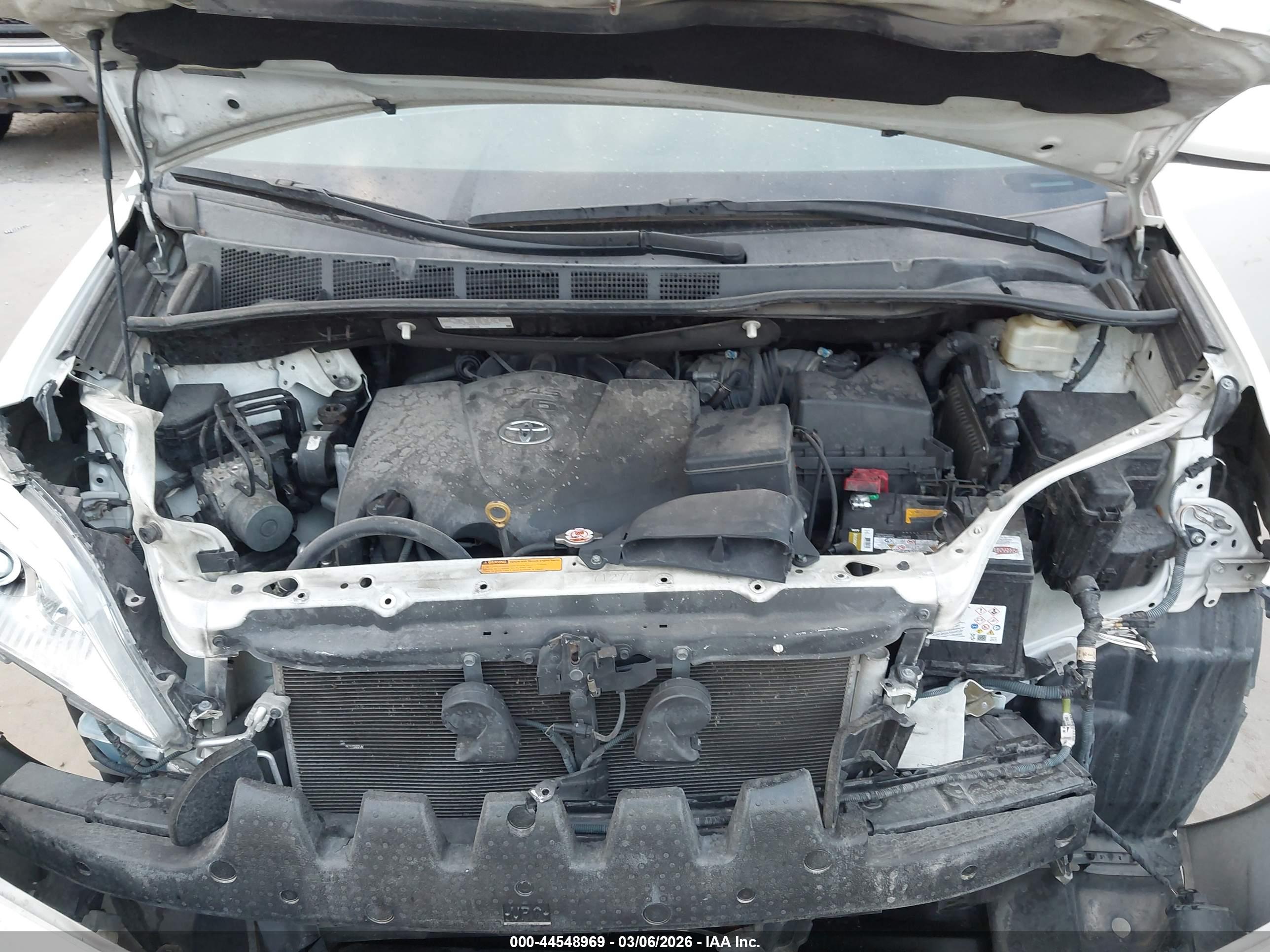 TOYOTA SIENNA image 10