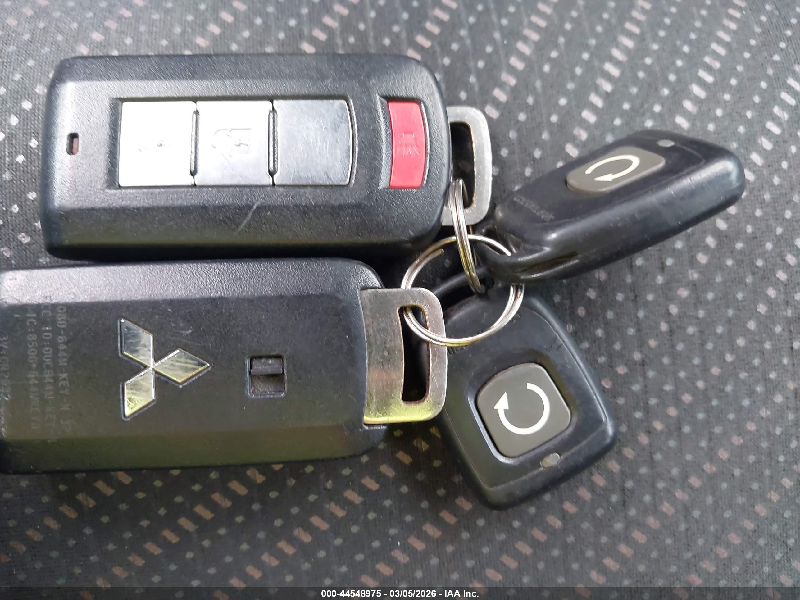 MITSUBISHI OUTLANDER image 11