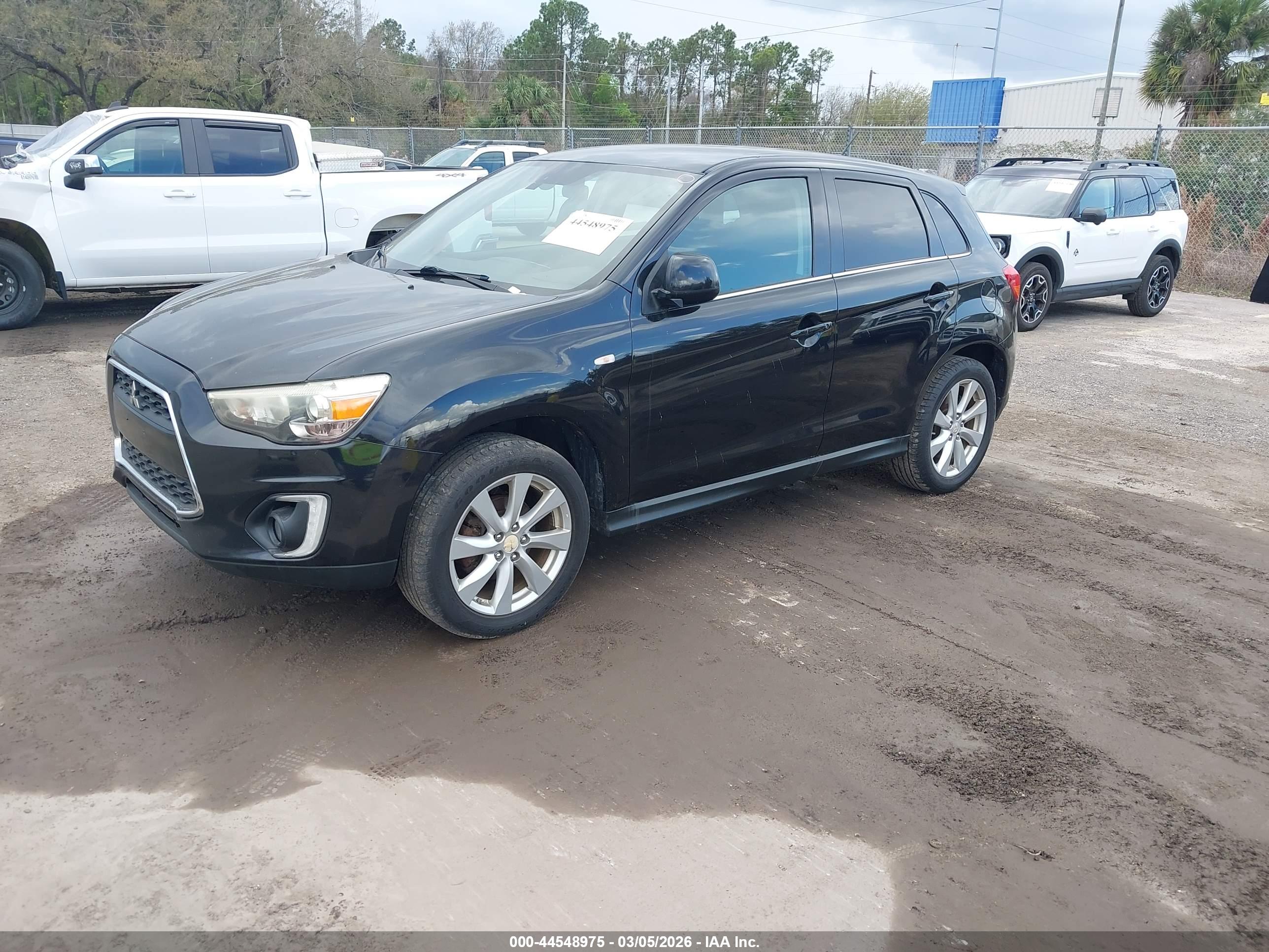 MITSUBISHI OUTLANDER image 2