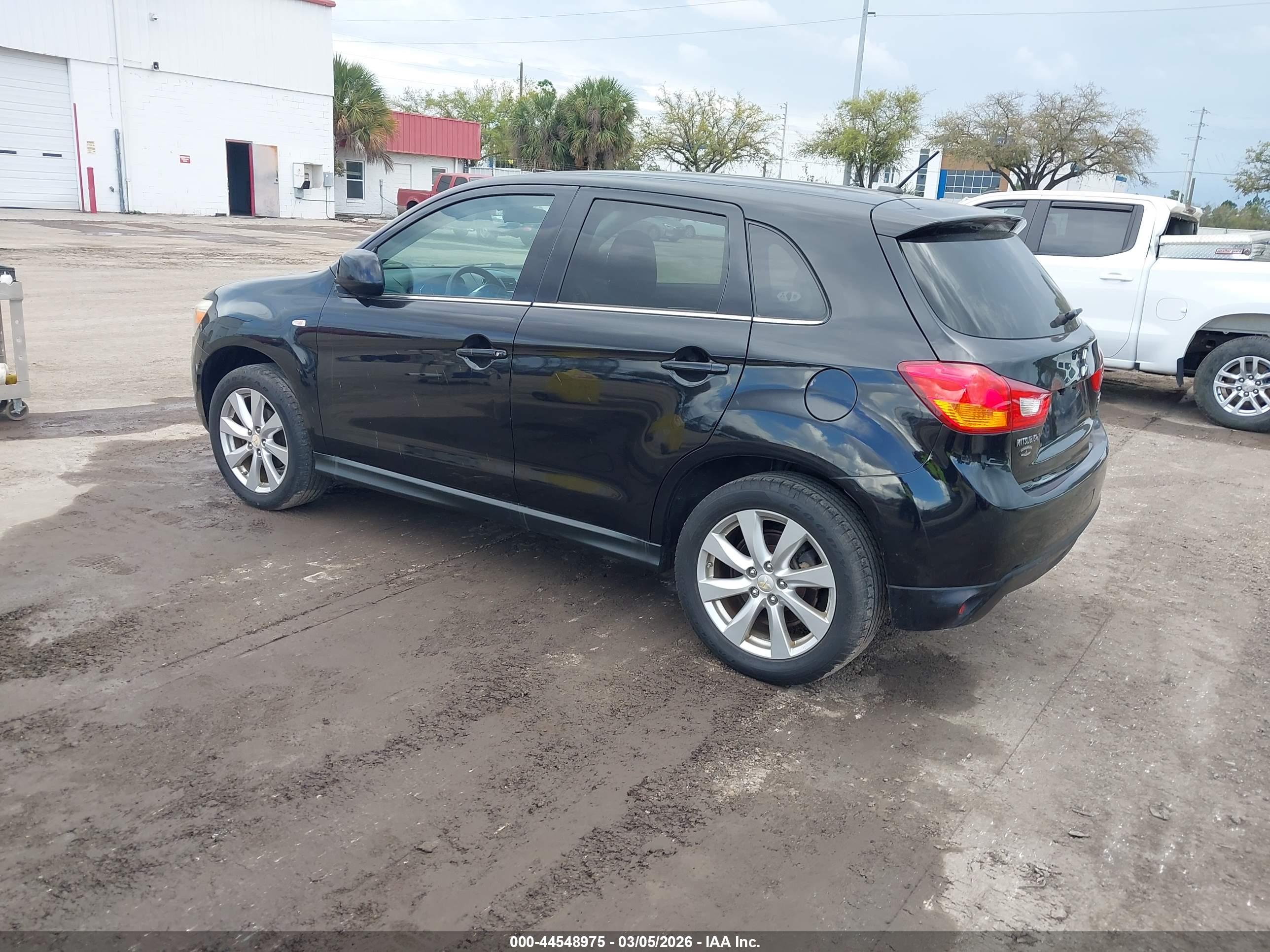 MITSUBISHI OUTLANDER image 3