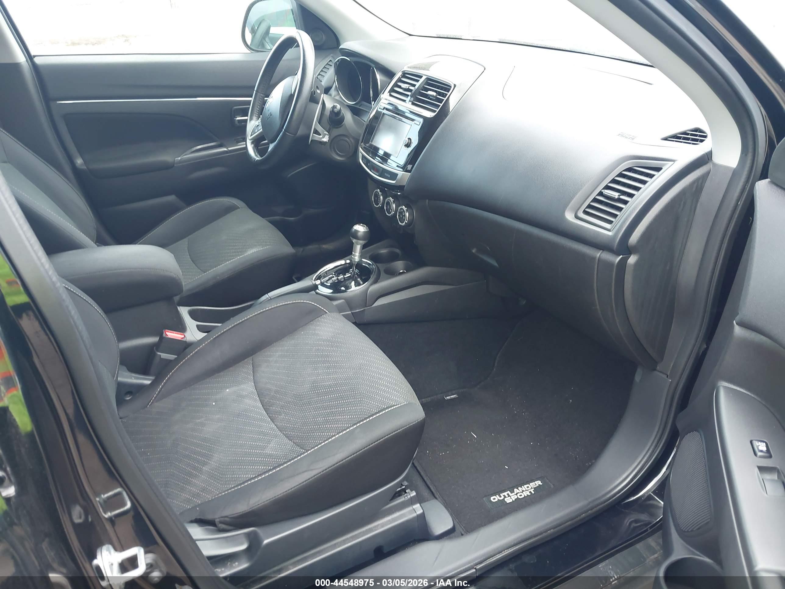 MITSUBISHI OUTLANDER image 5