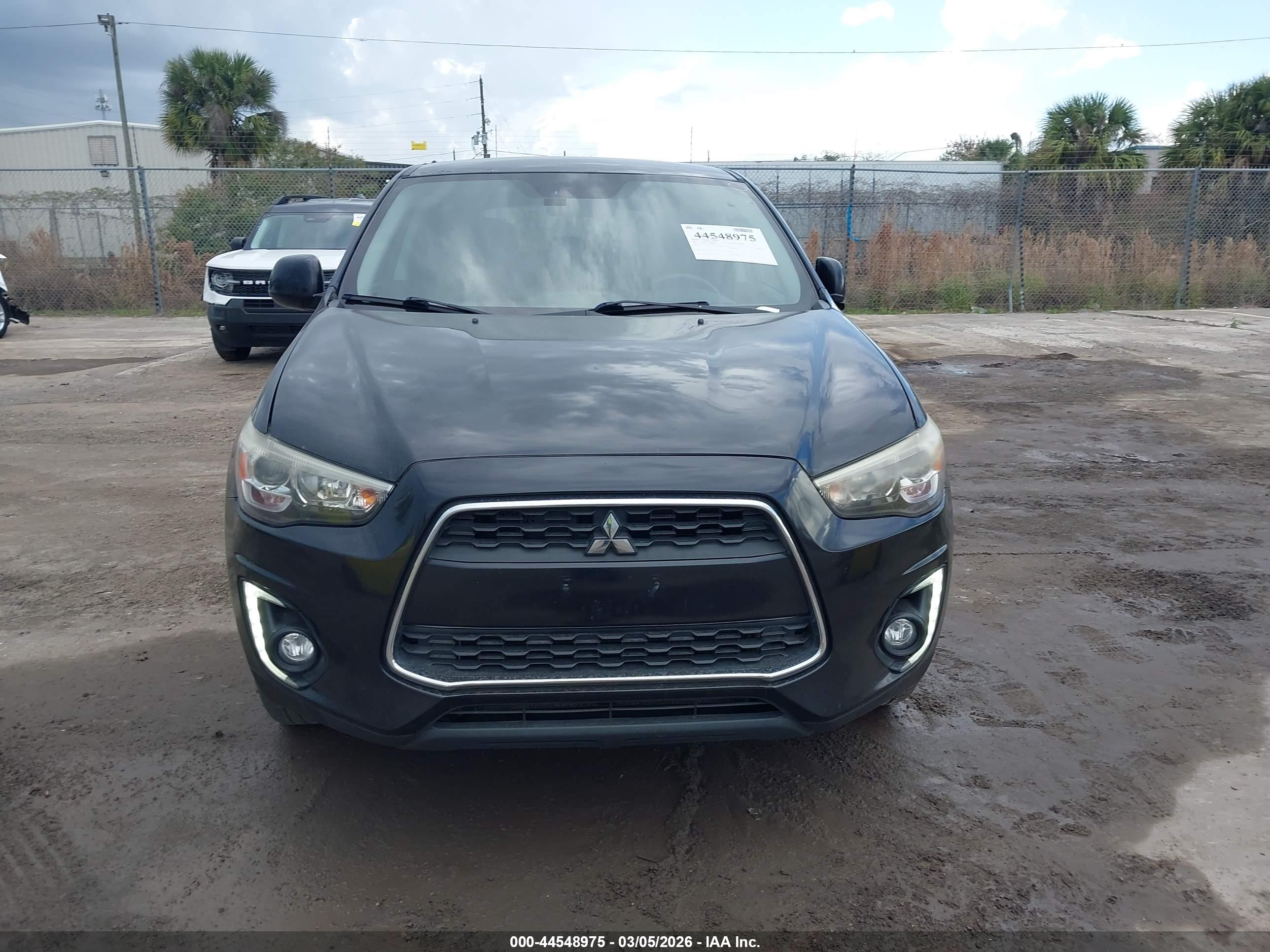MITSUBISHI OUTLANDER image 6
