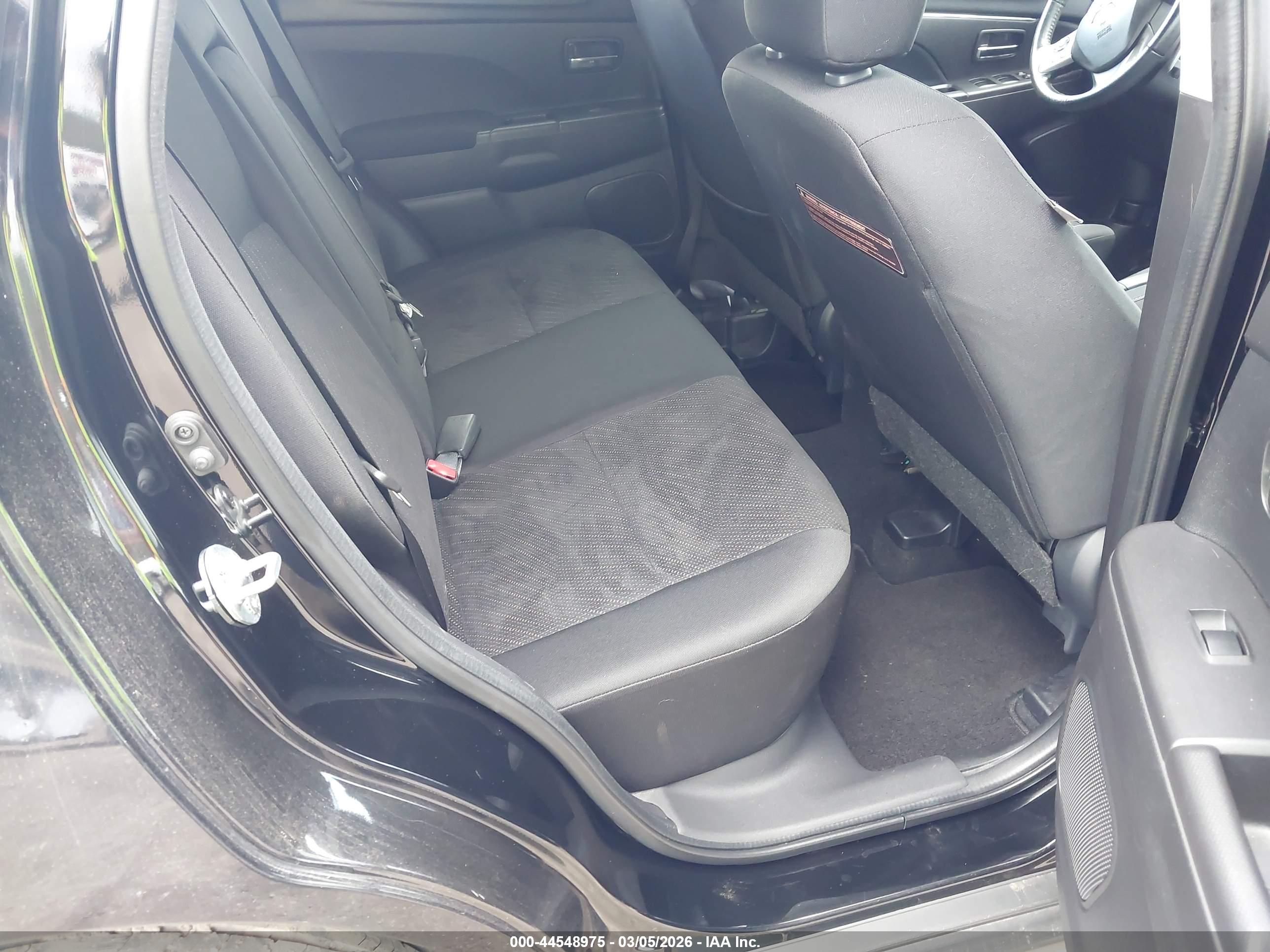 MITSUBISHI OUTLANDER image 8