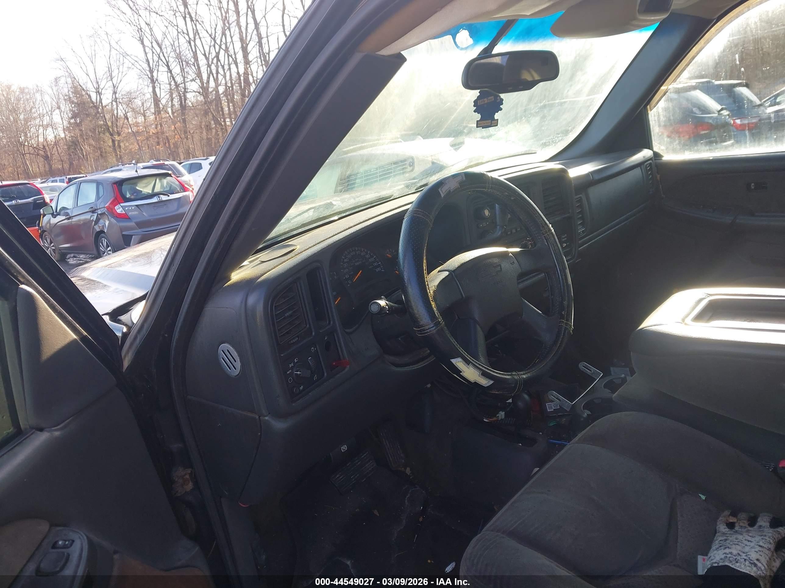 CHEVROLET SILVERADO image 5