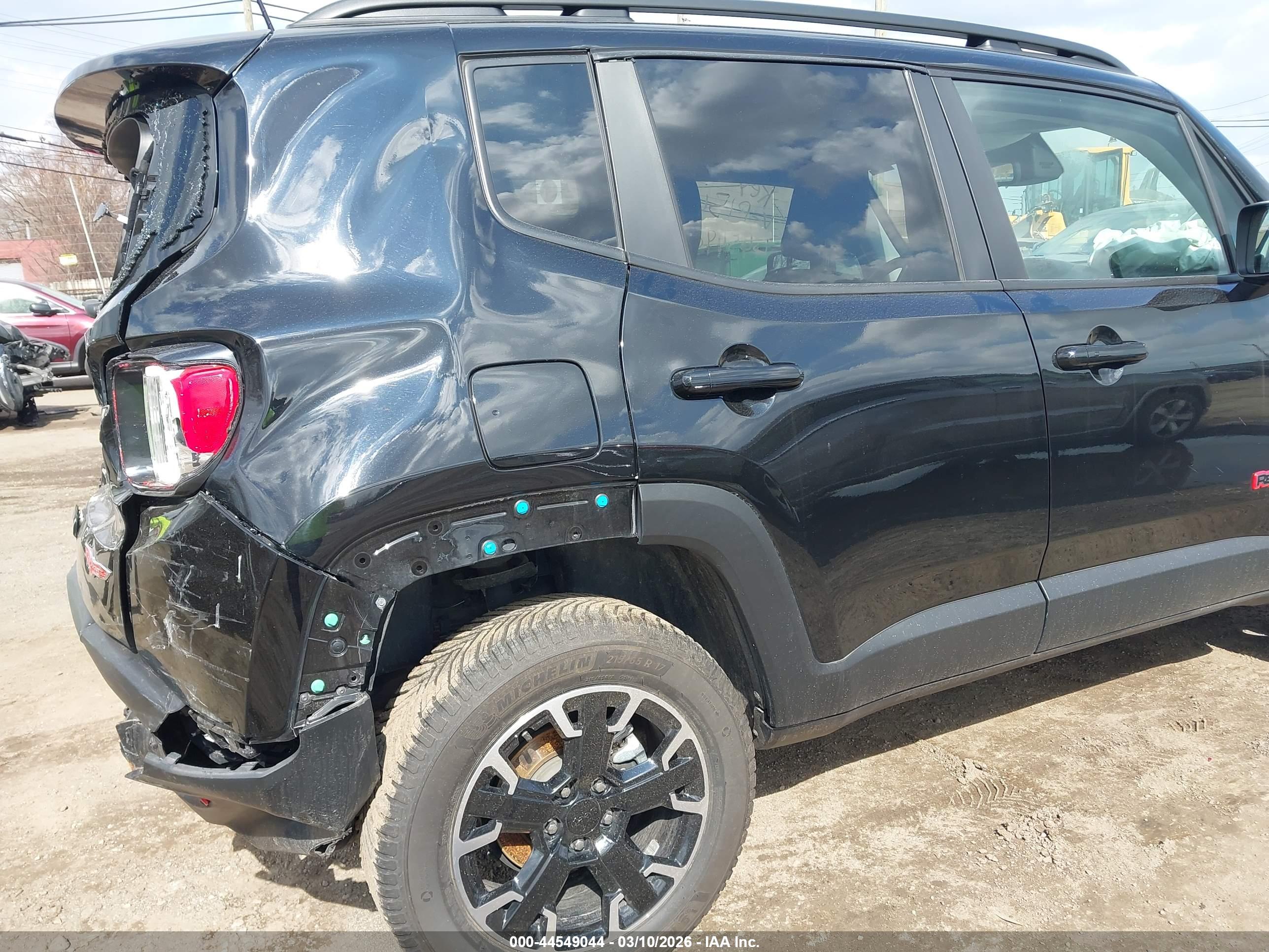 JEEP RENEGADE image 6