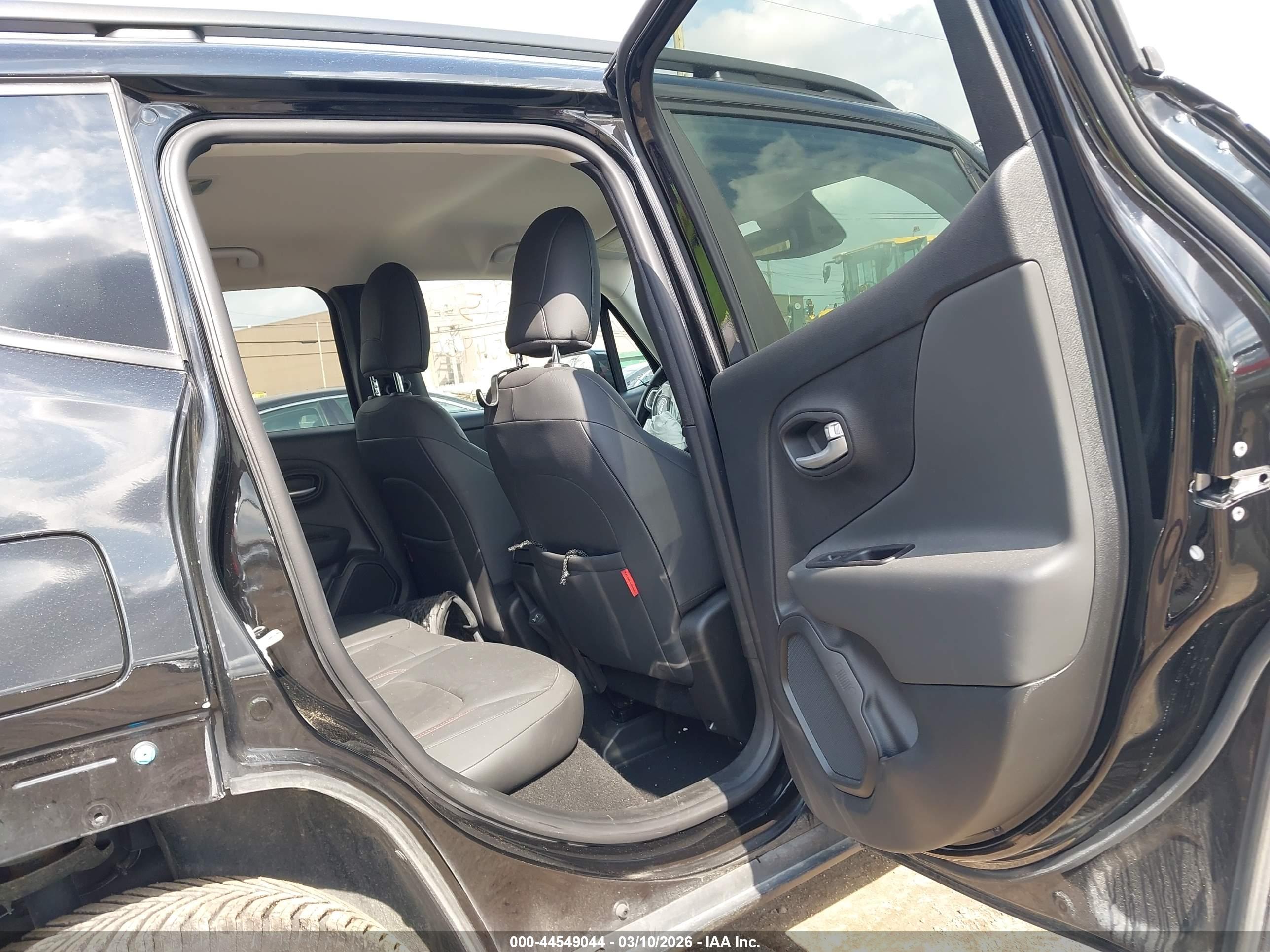 JEEP RENEGADE image 8