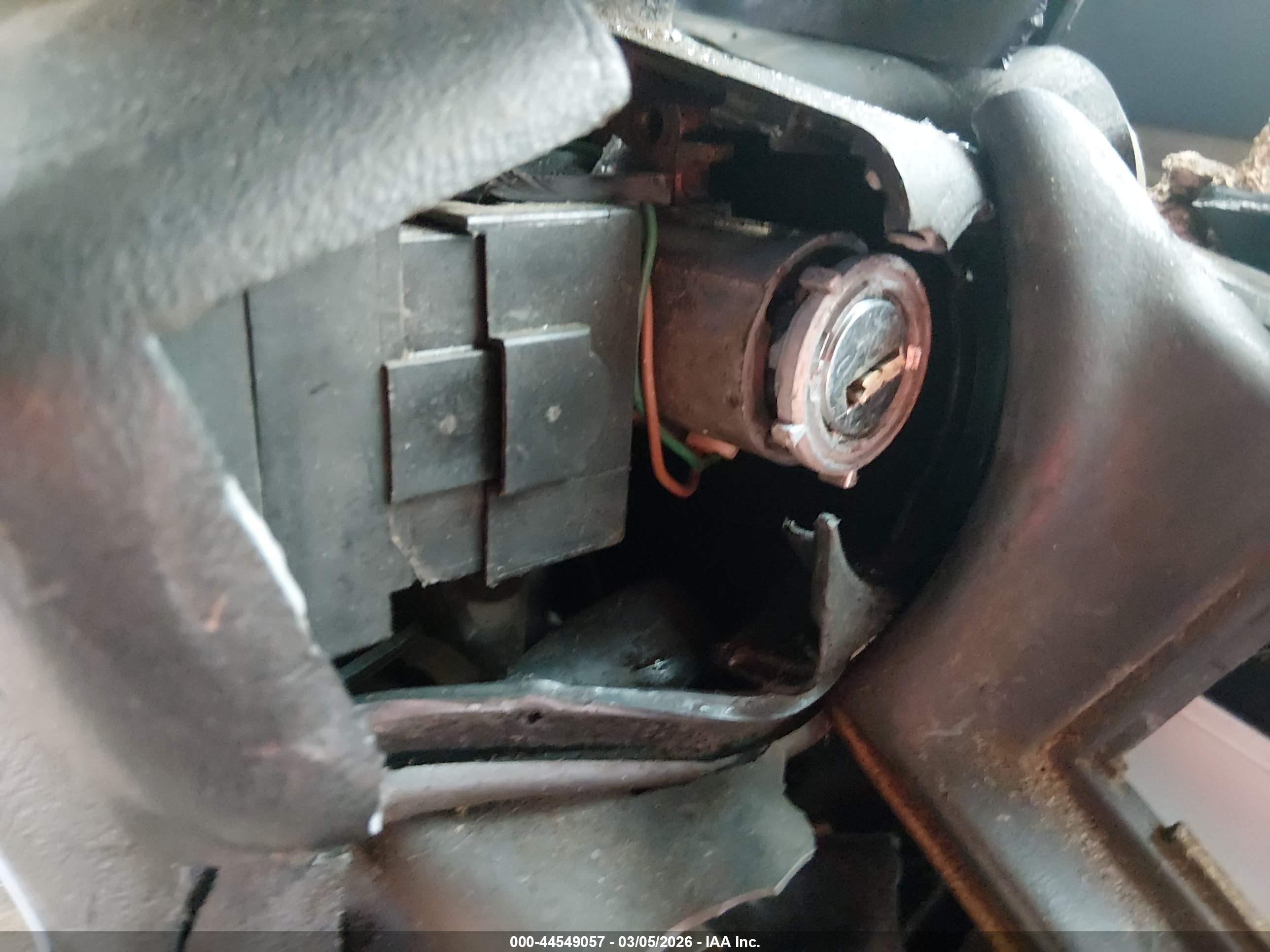 CHEVROLET GMT-400 image 11