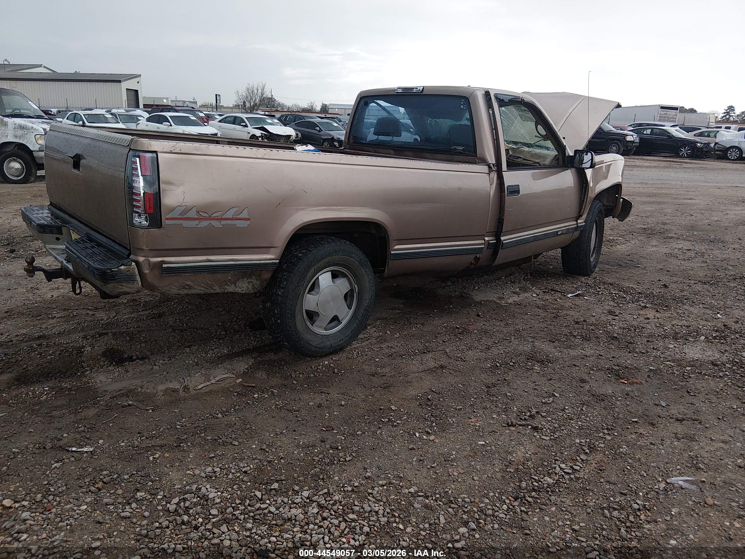 CHEVROLET GMT-400 image 4