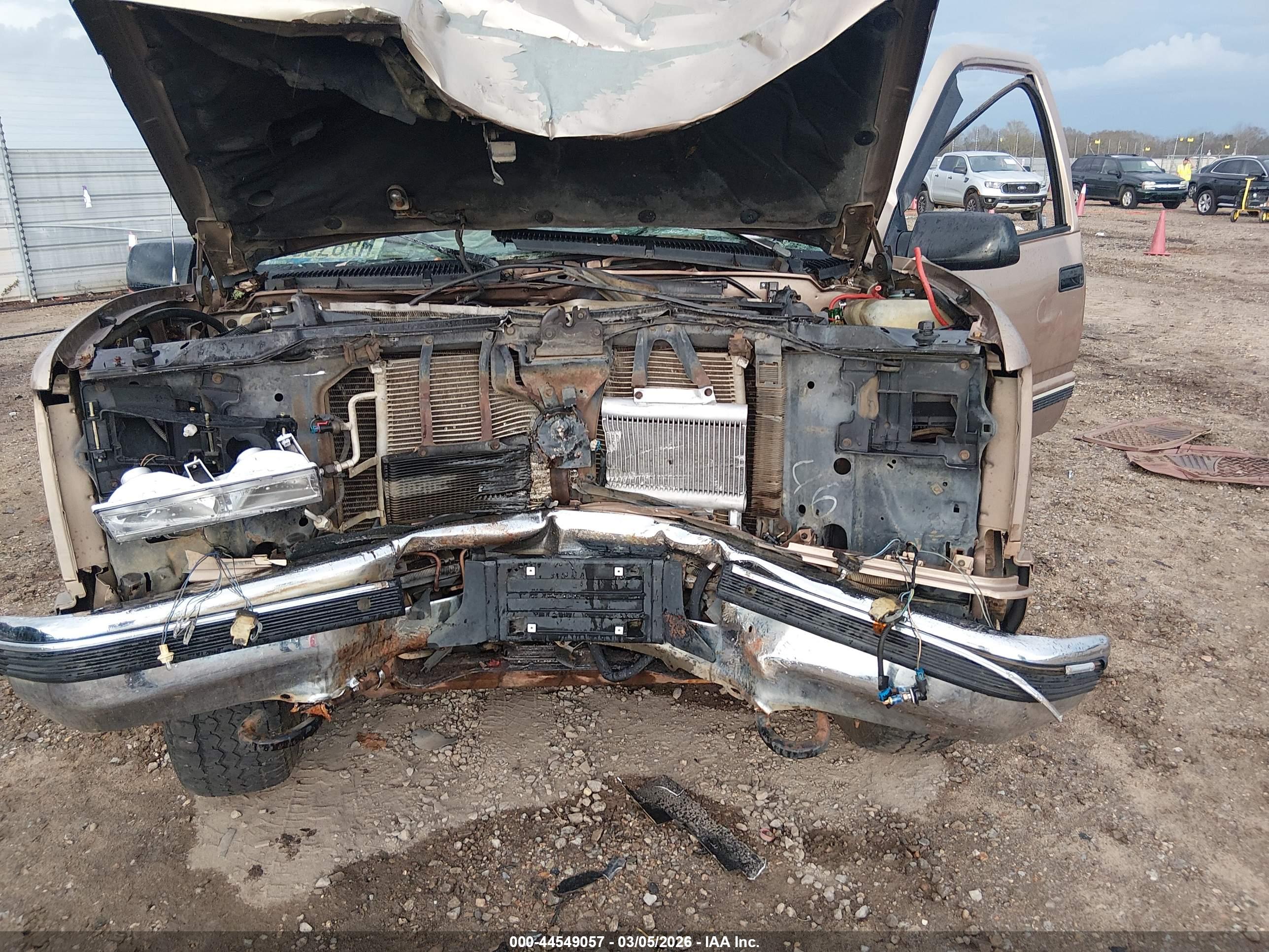 CHEVROLET GMT-400 image 6