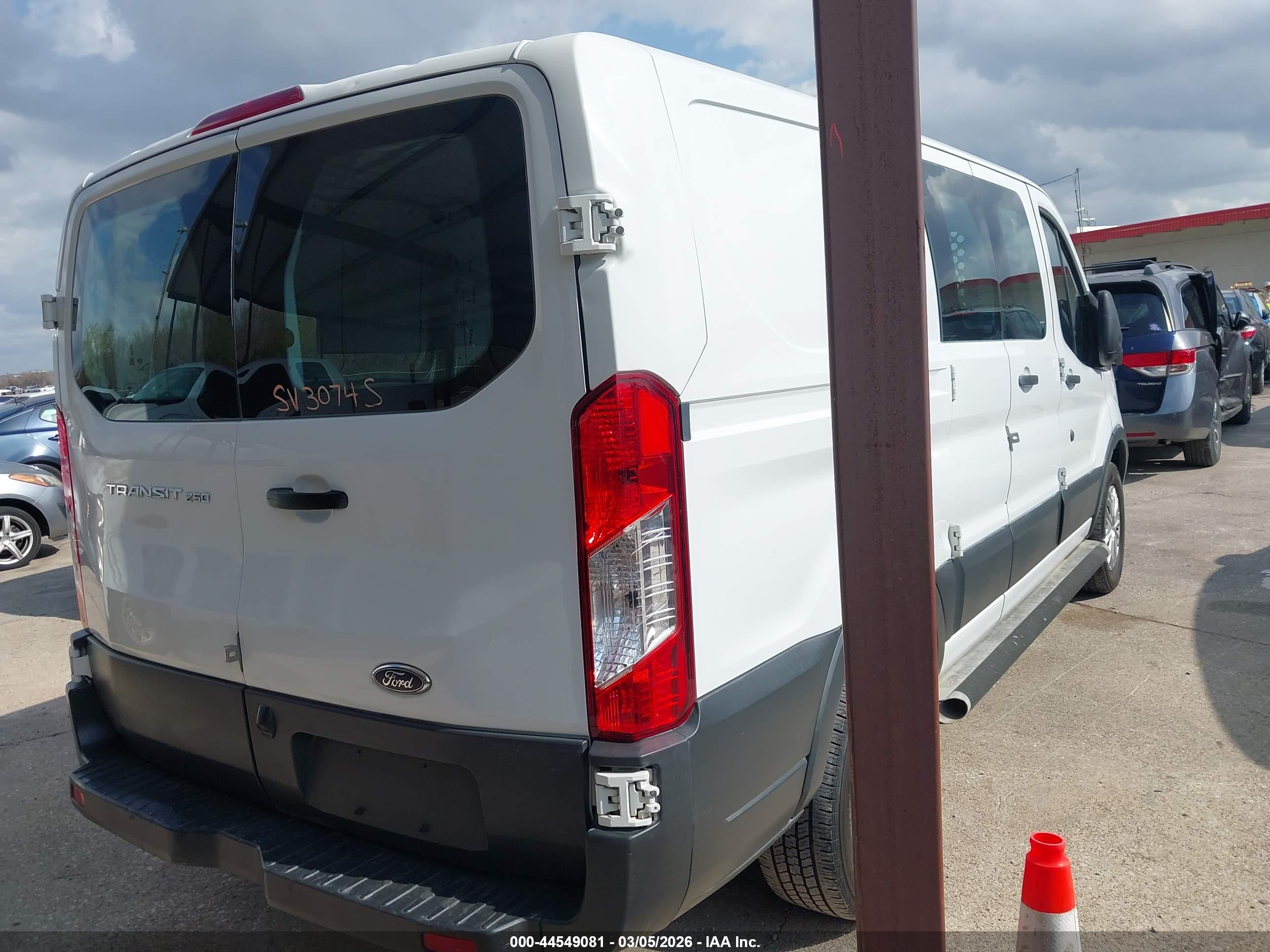 FORD TRANSIT-250 image 4