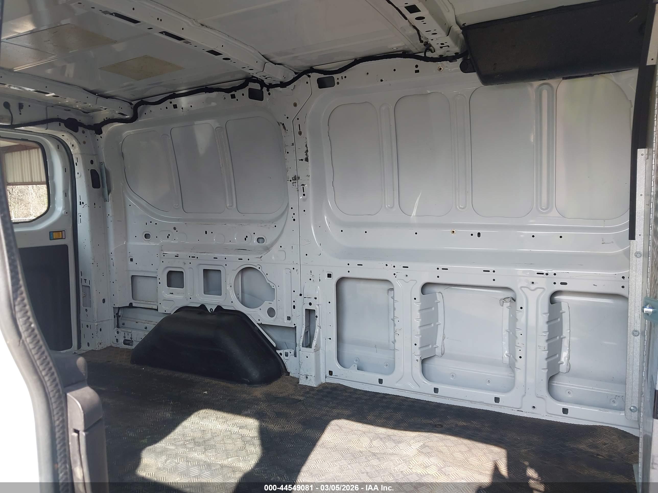 FORD TRANSIT-250 image 8