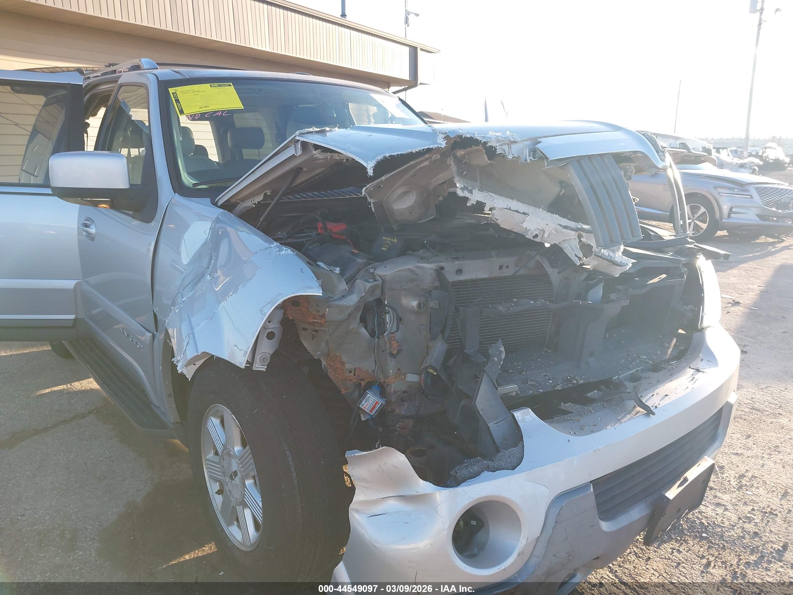 LINCOLN NAVIGATOR image 6