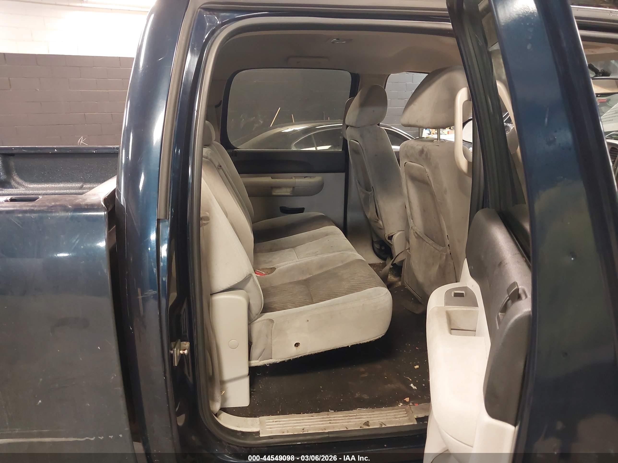 CHEVROLET SILVERADO image 8