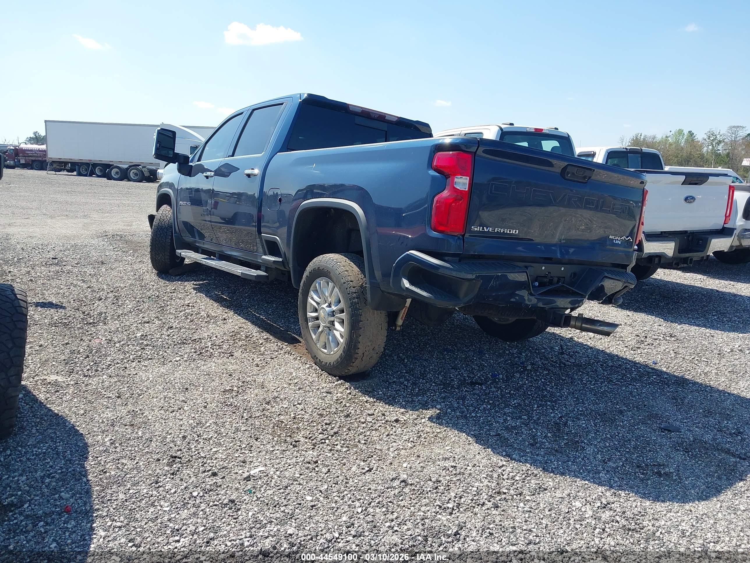 CHEVROLET SILVERADO image 3