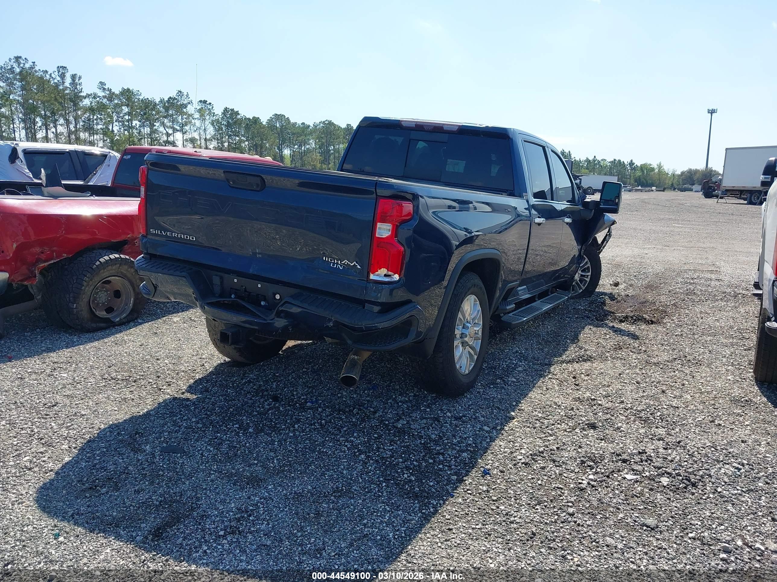 CHEVROLET SILVERADO image 4