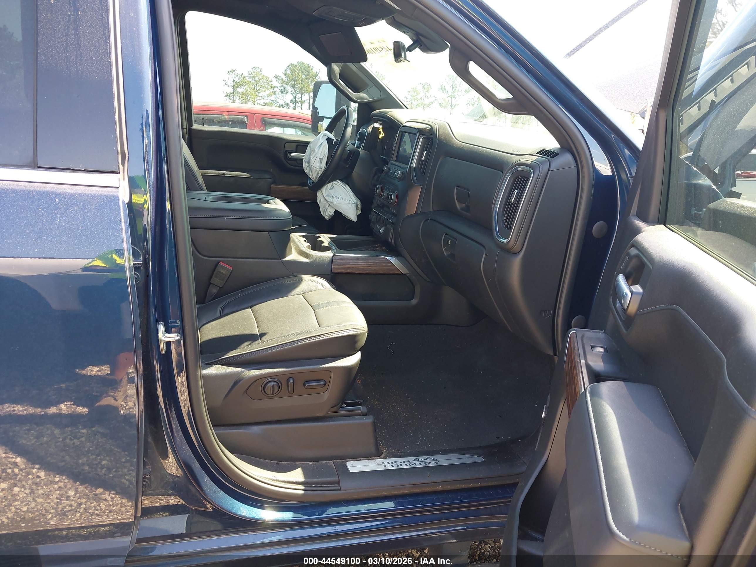 CHEVROLET SILVERADO image 5