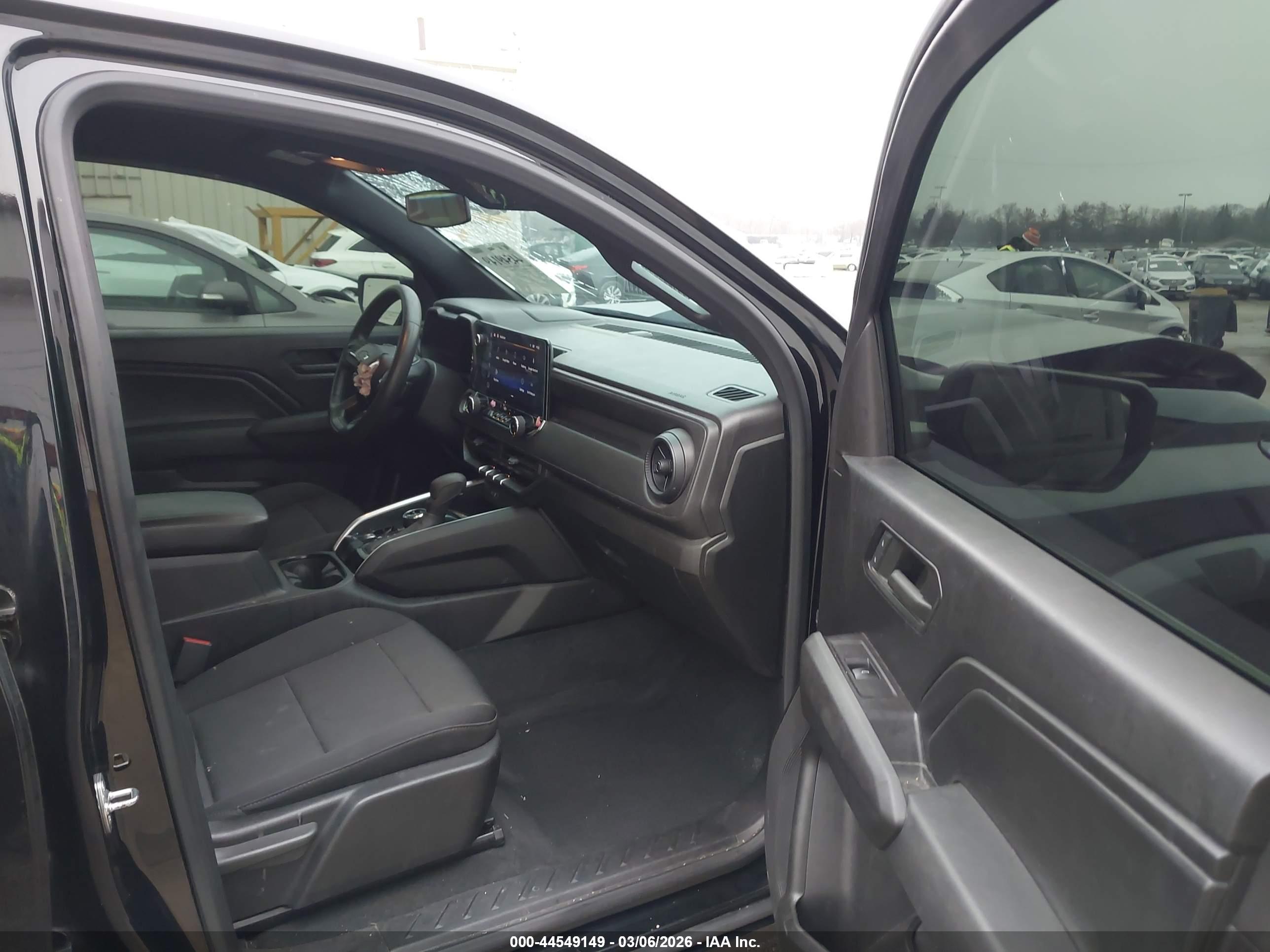 CHEVROLET COLORADO image 5
