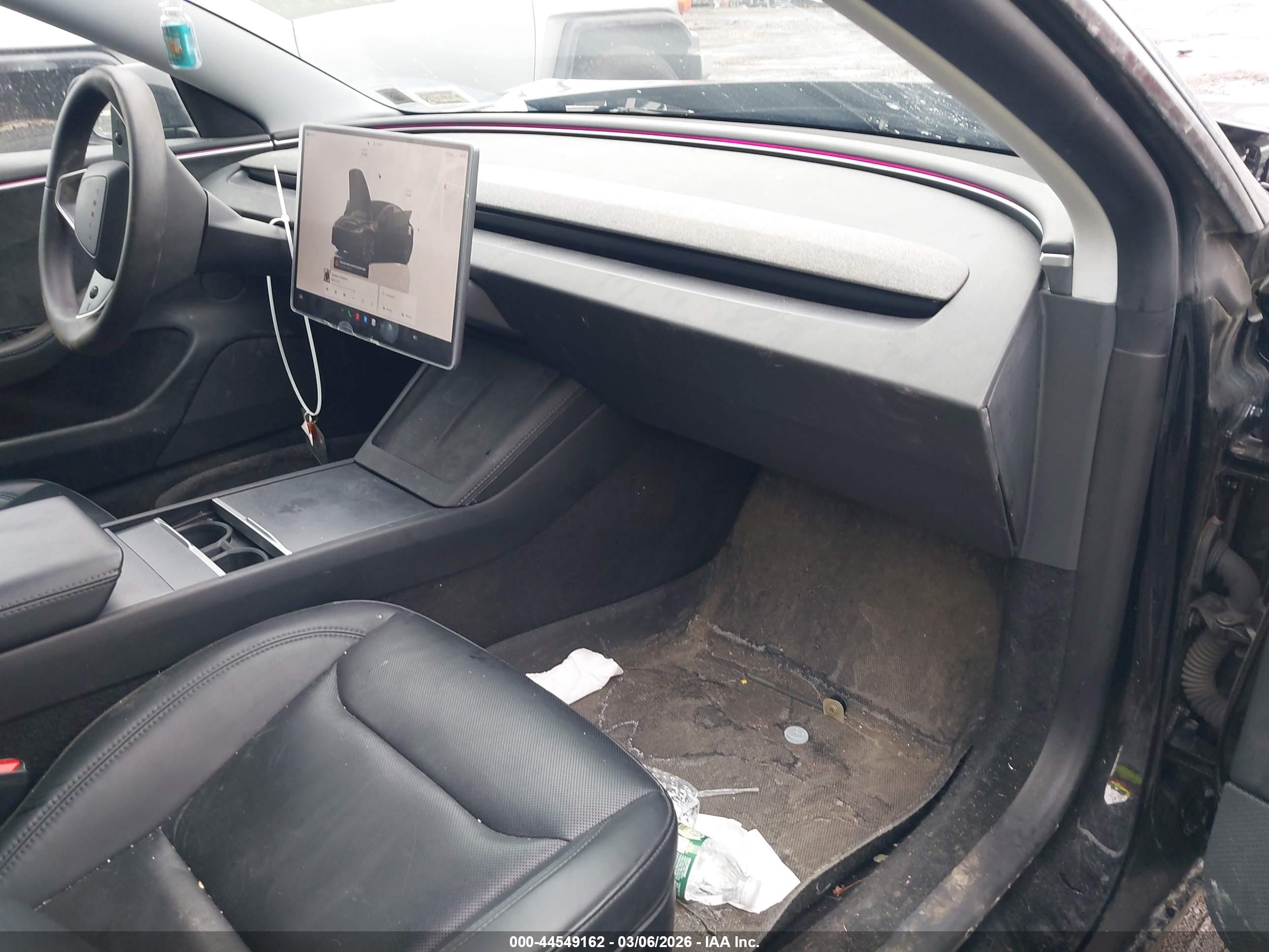 TESLA MODEL image 5