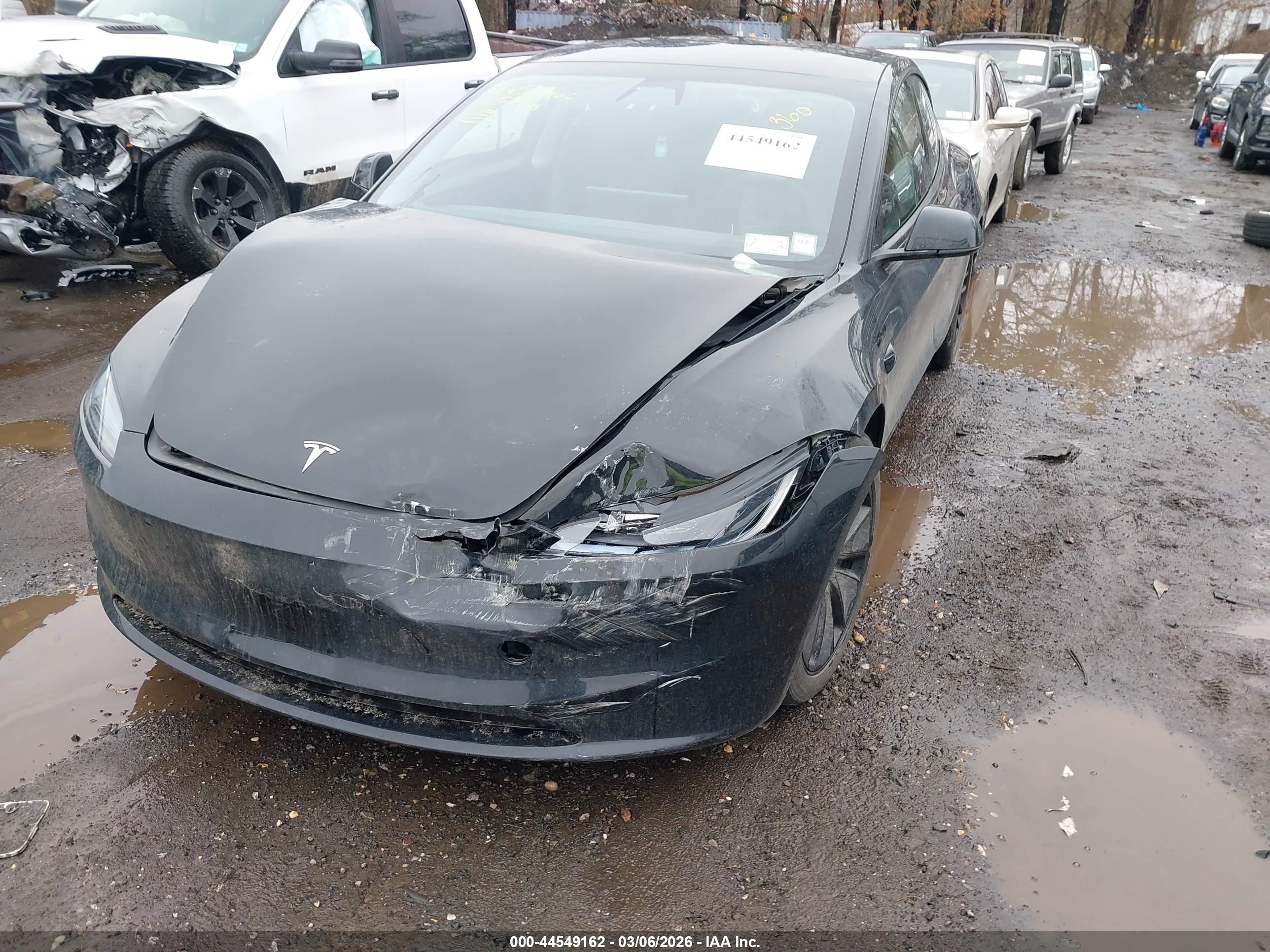 TESLA MODEL image 6