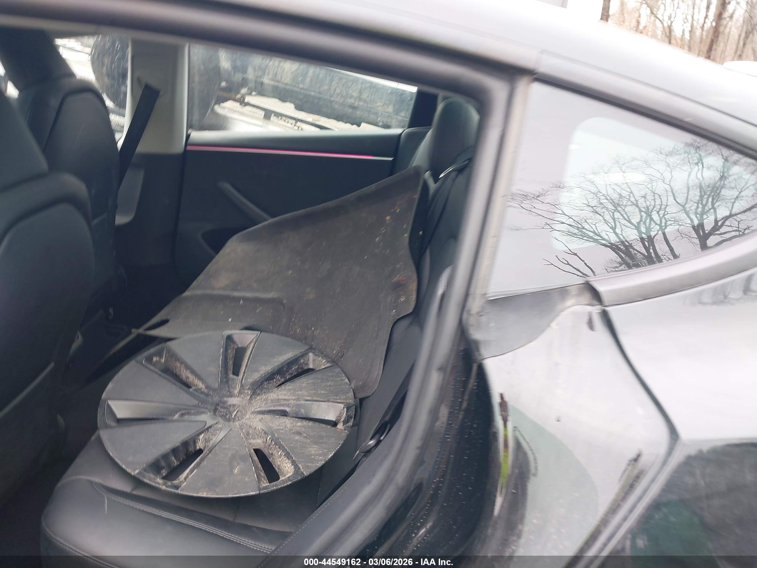 TESLA MODEL image 8