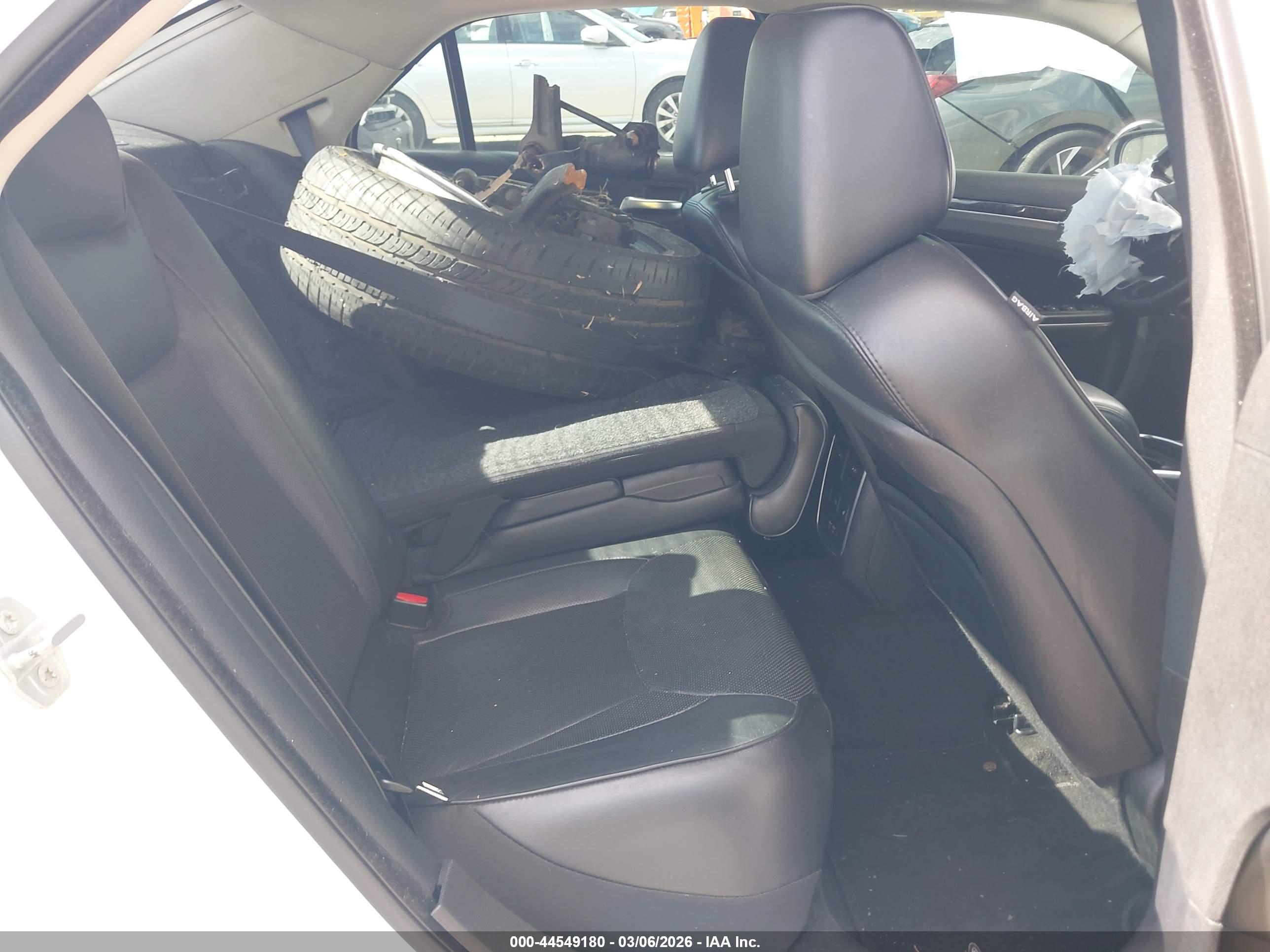 CHRYSLER 300C image 8