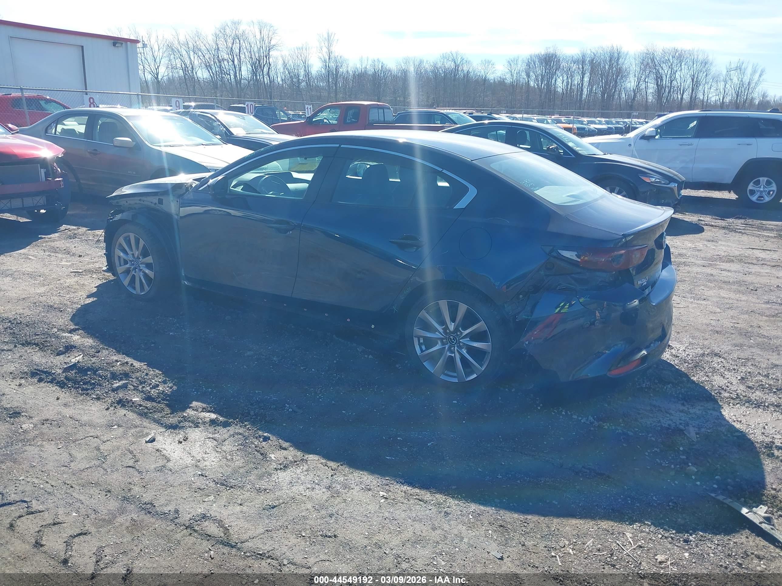 MAZDA MAZDA3 image 3