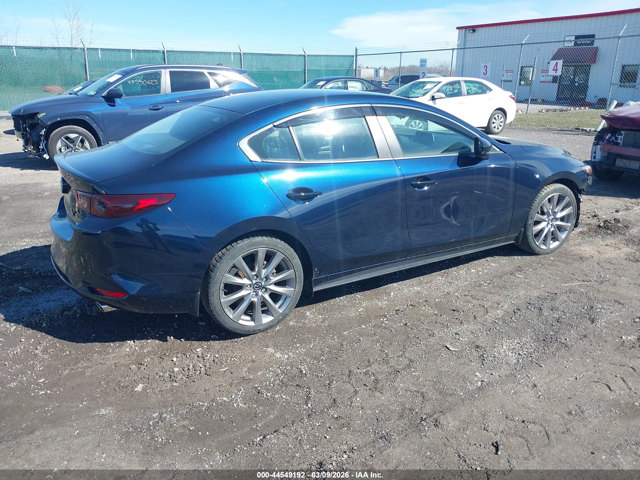 MAZDA MAZDA3 image 4