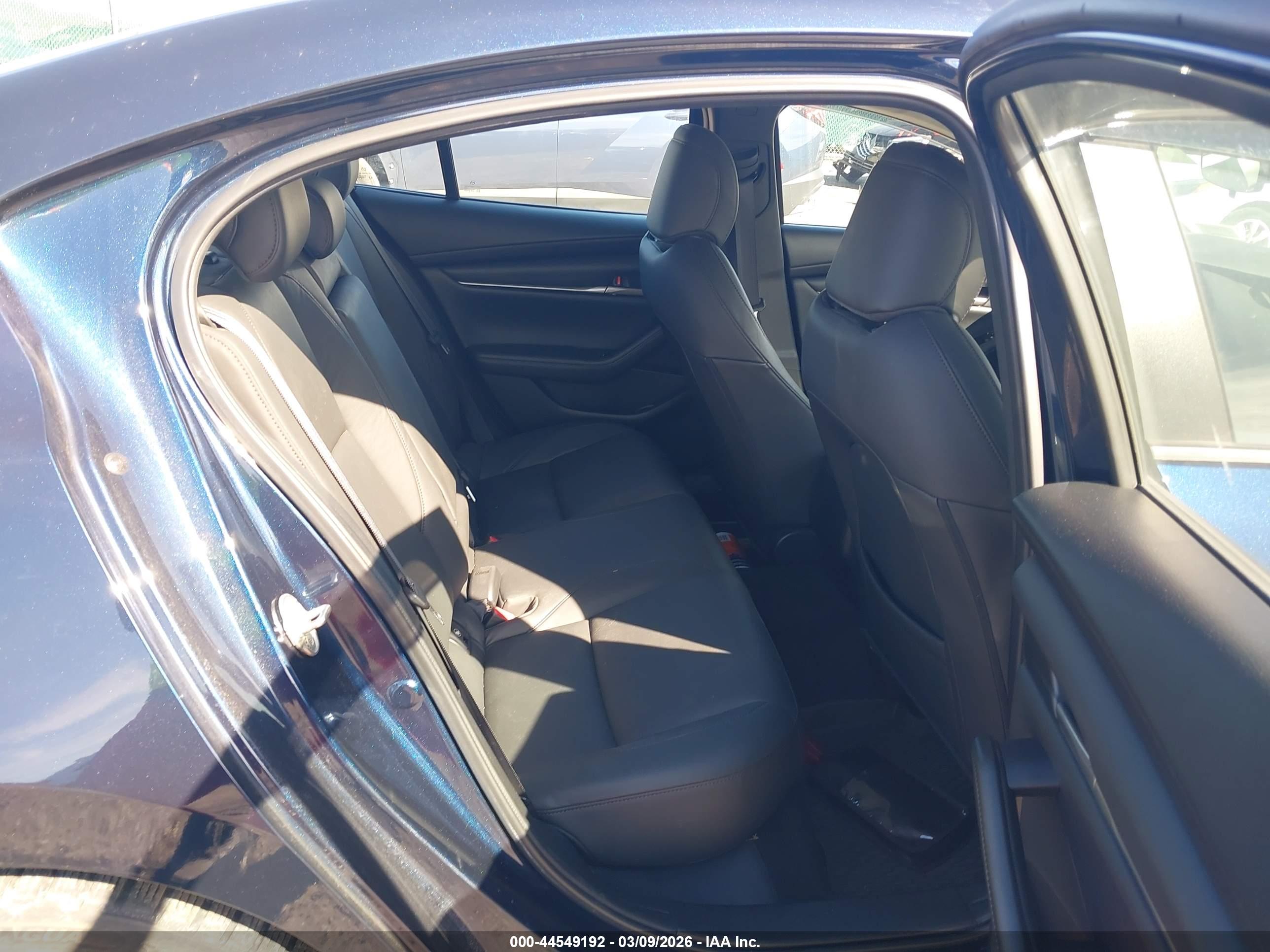 MAZDA MAZDA3 image 8