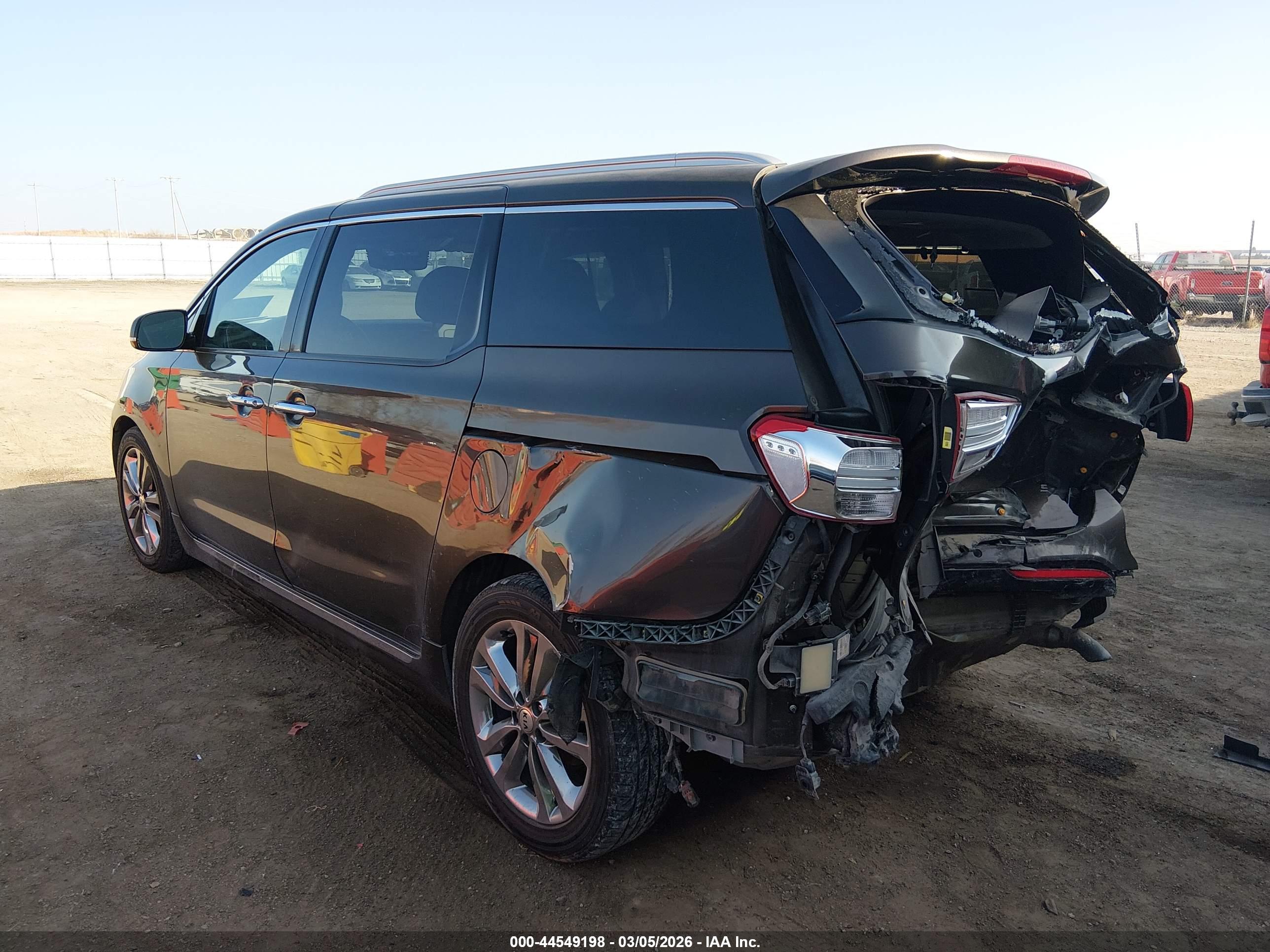 KIA SEDONA image 3