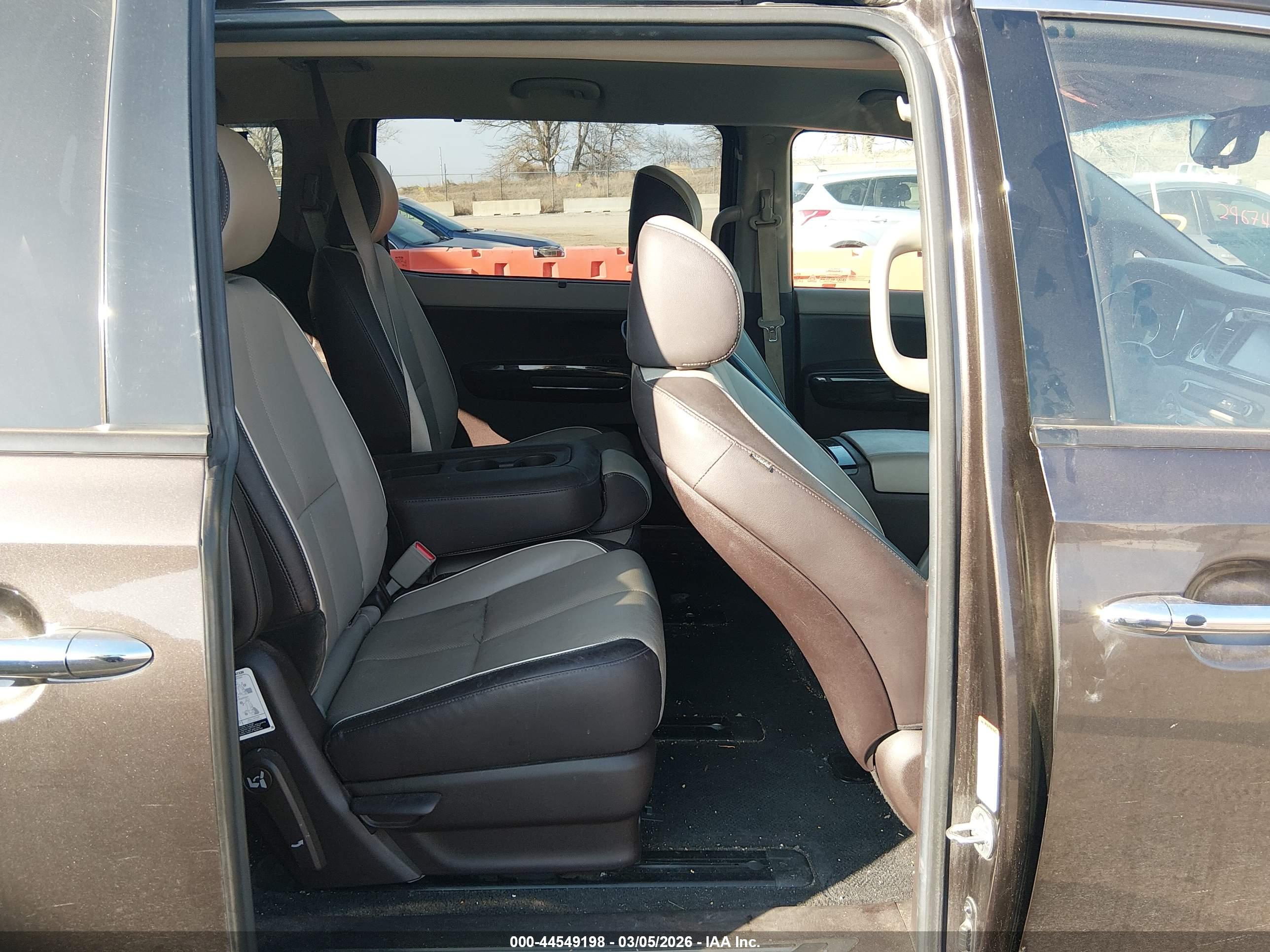 KIA SEDONA image 8