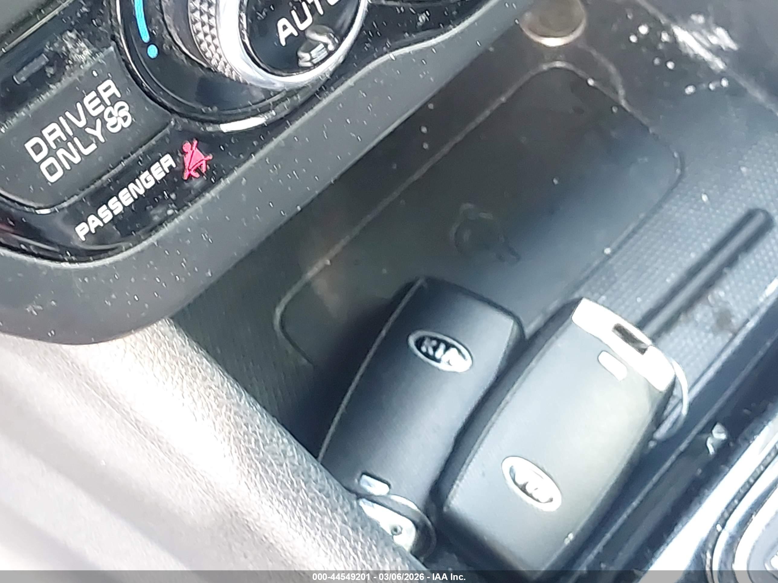 KIA NIRO image 11