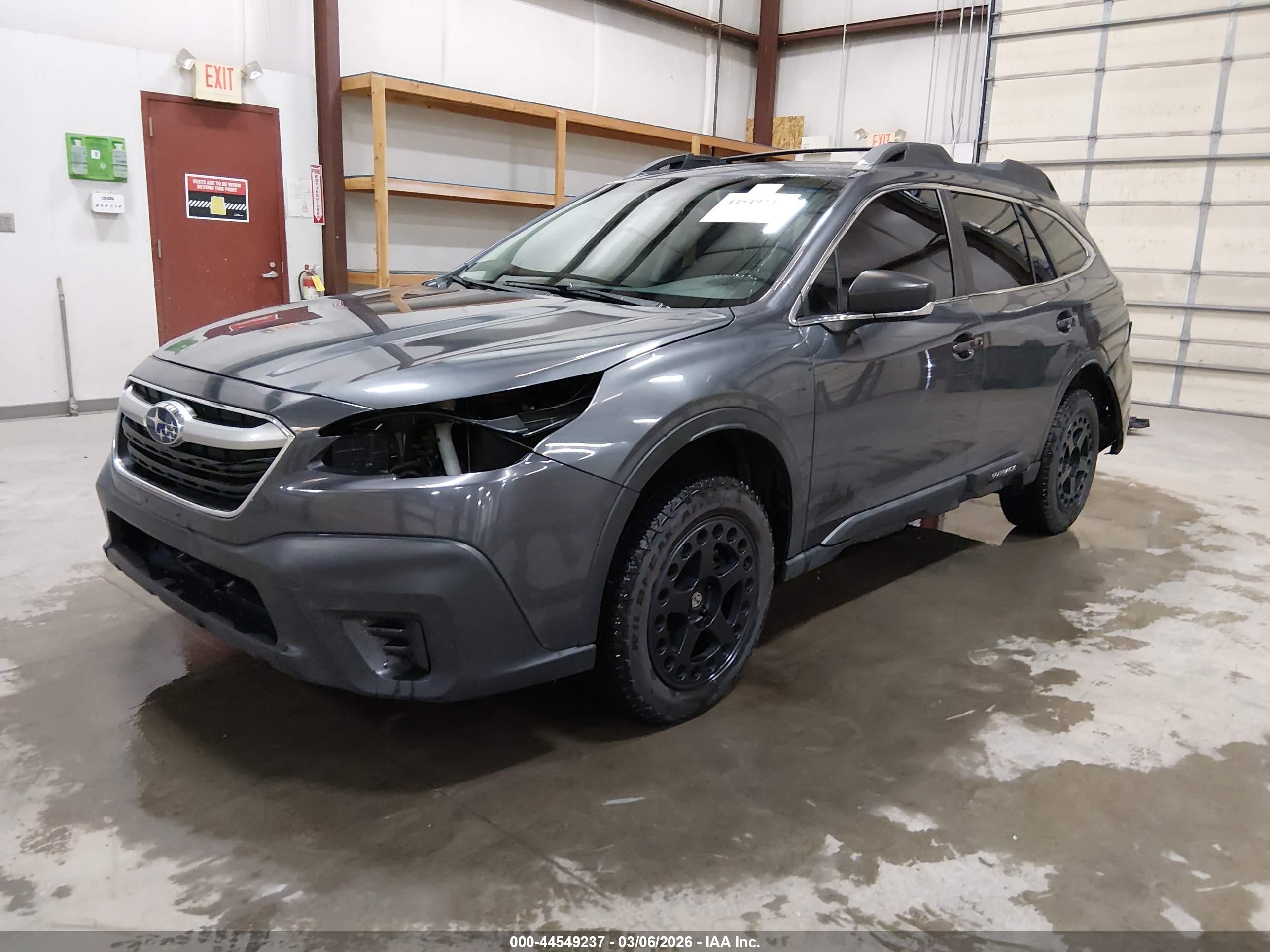 SUBARU OUTBACK image 2