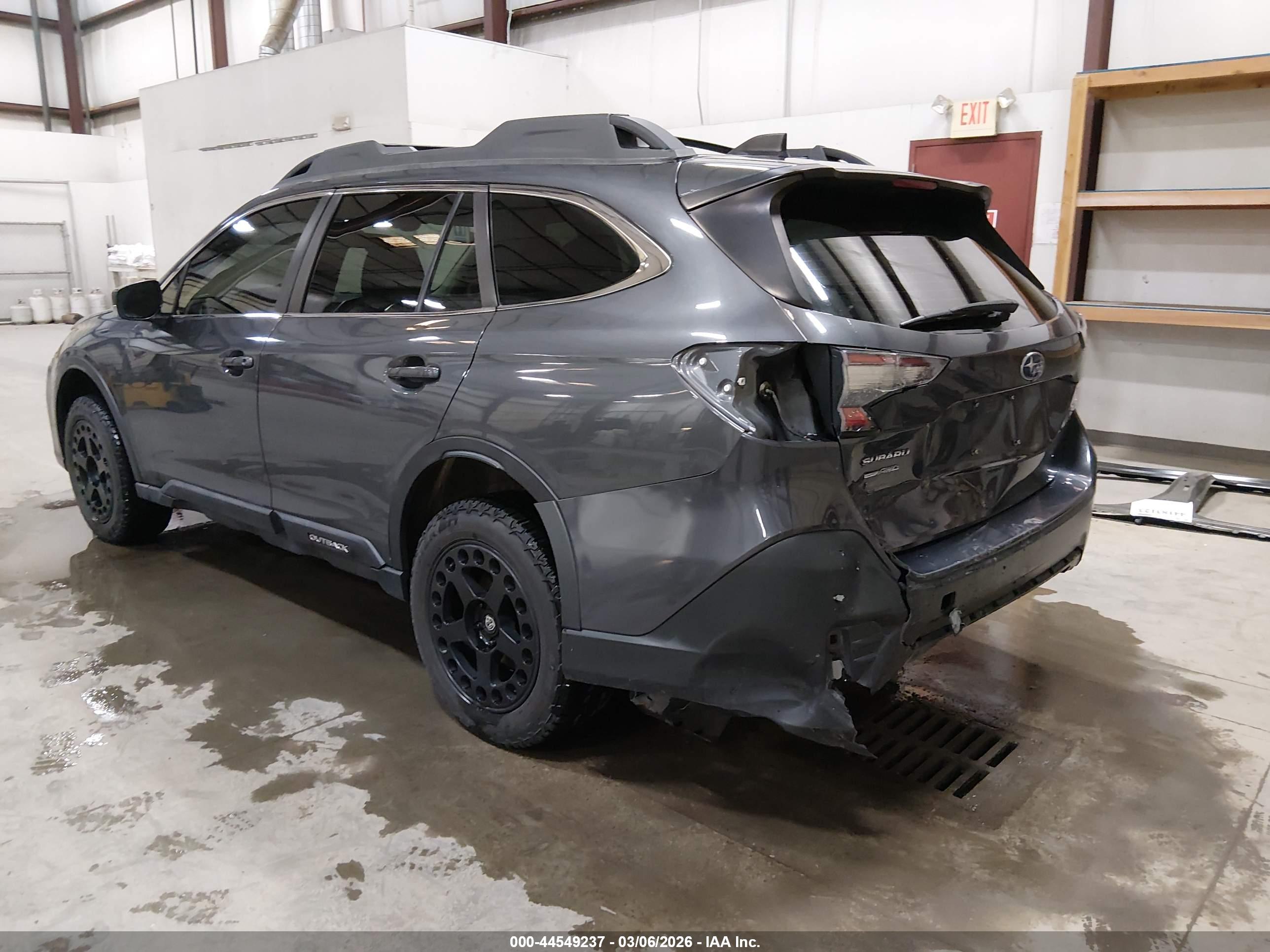 SUBARU OUTBACK image 3