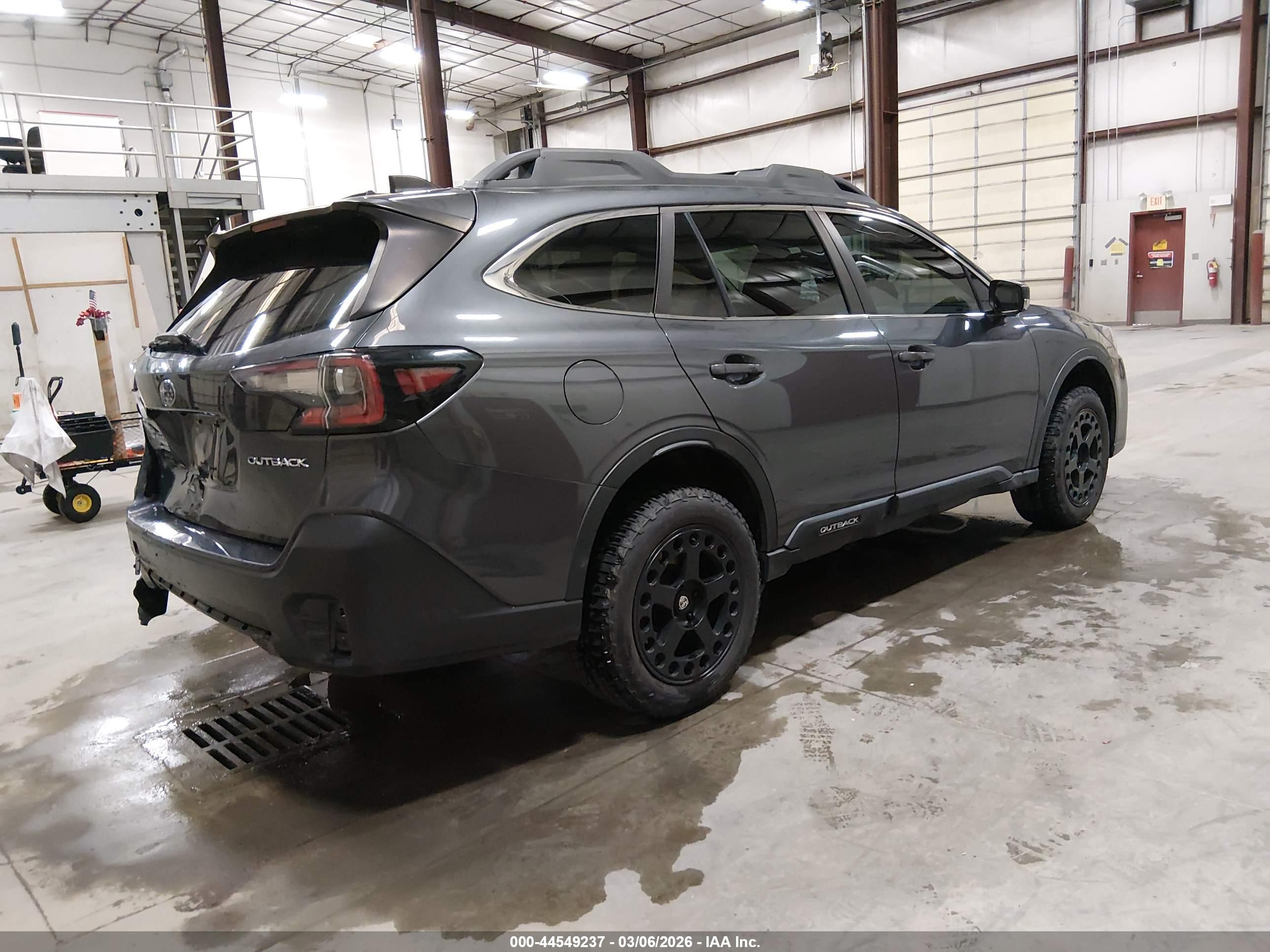 SUBARU OUTBACK image 4