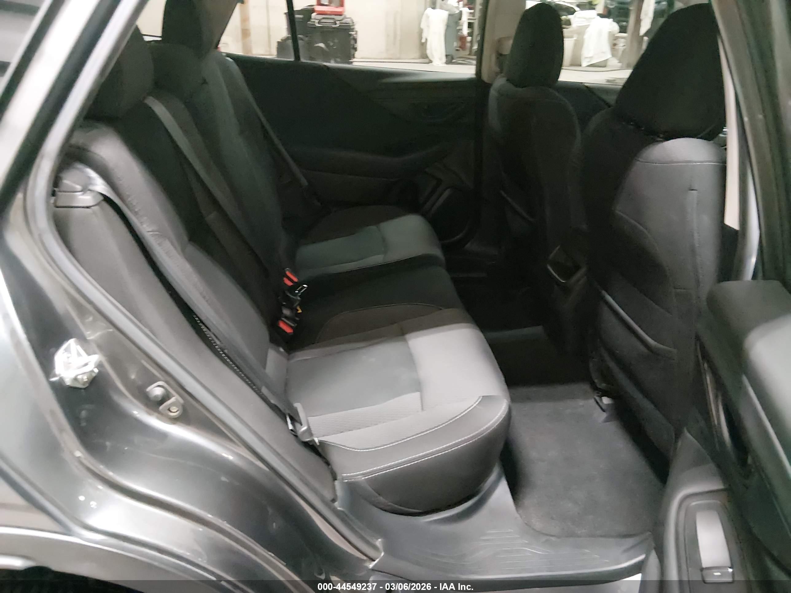 SUBARU OUTBACK image 8