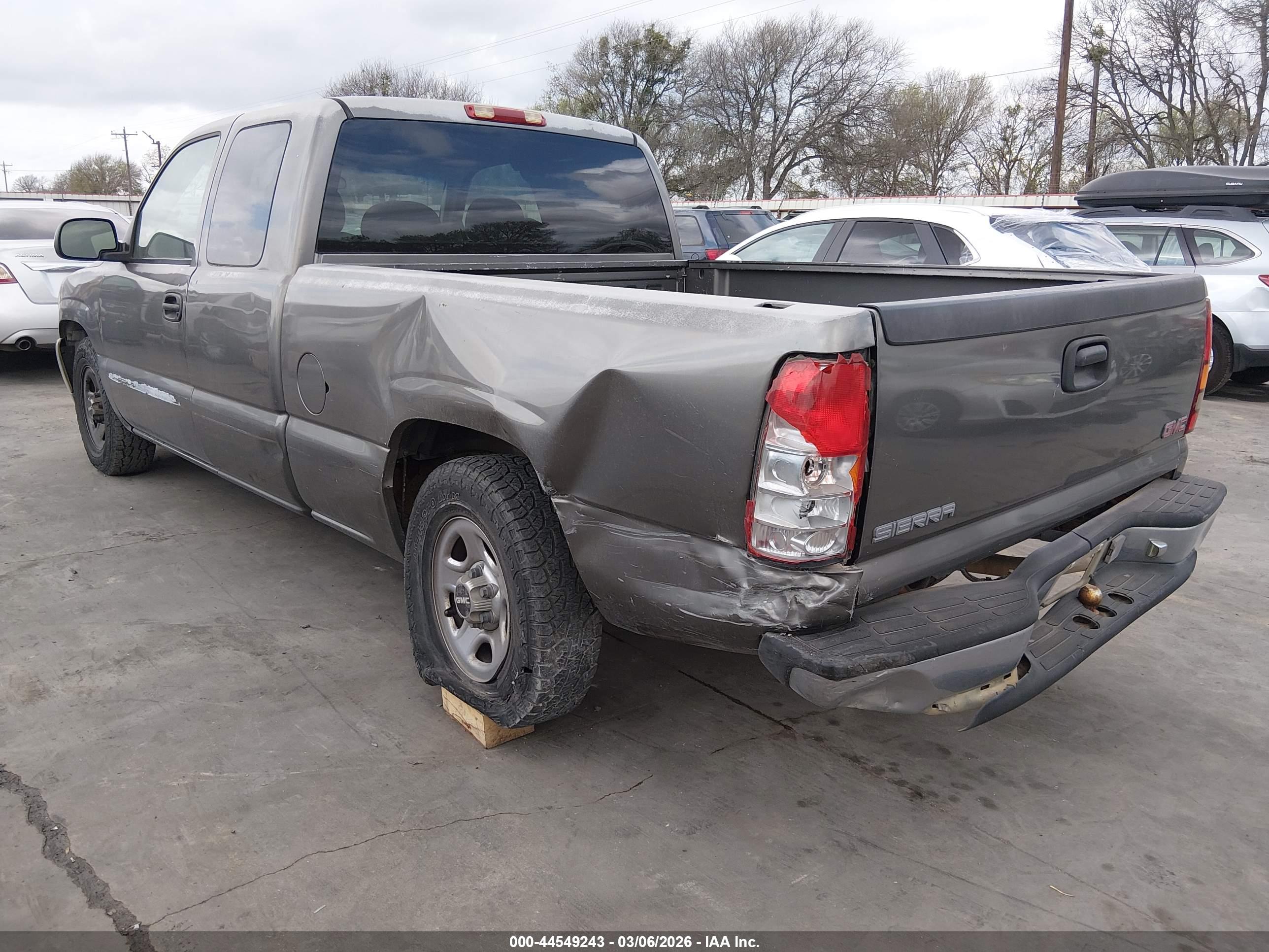 GMC SIERRA image 3