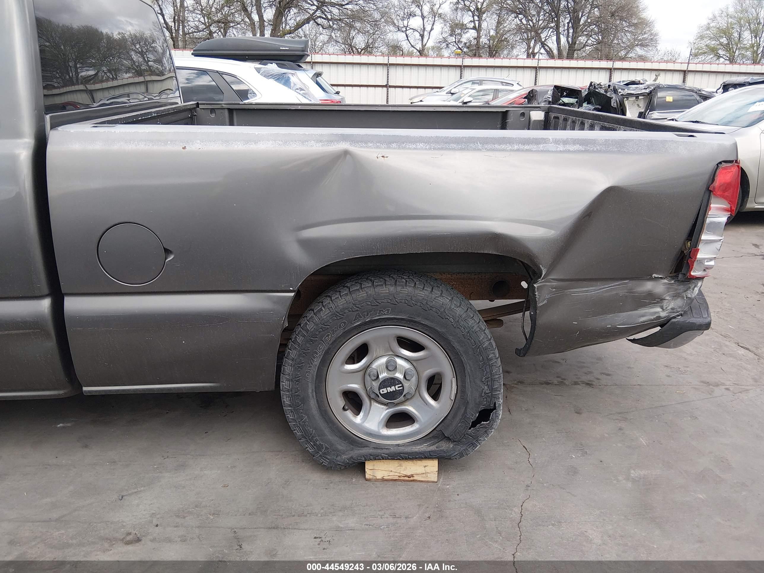 GMC SIERRA image 6